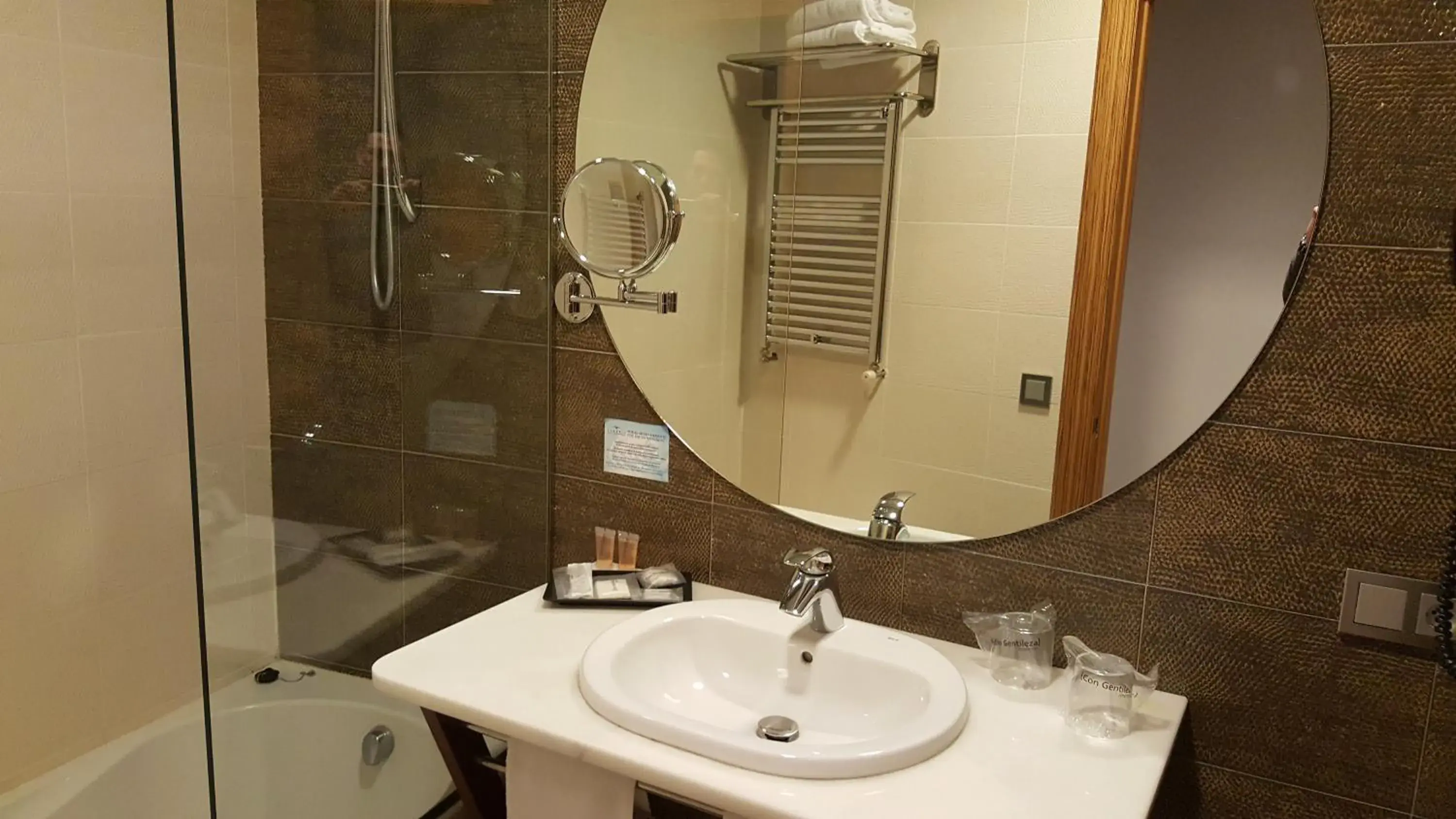 Bathroom in Cumbria Spa Hotel 3* Sup Bathroom in Cumbria Spa Hotel 3* Sup