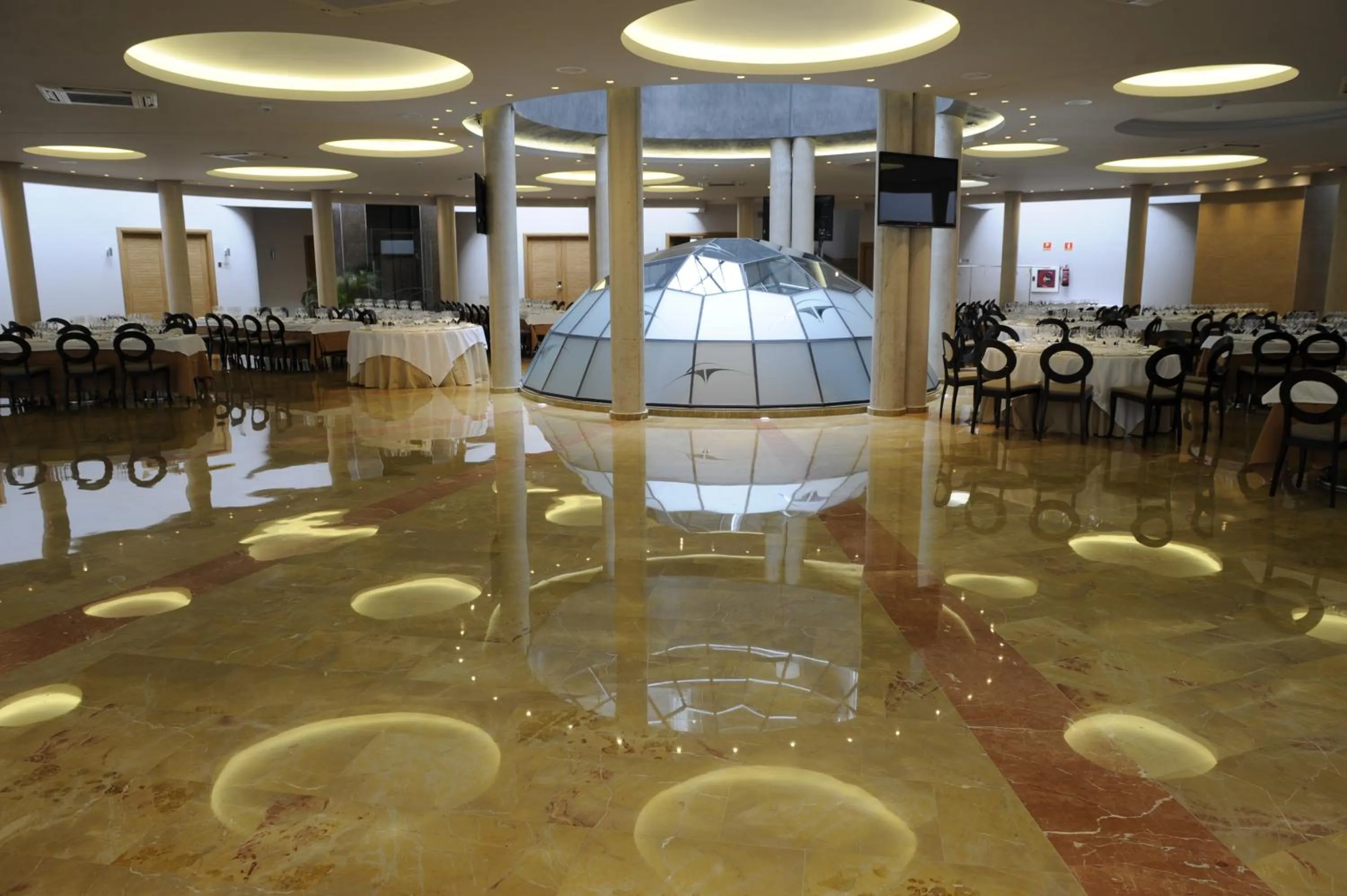 Dining area in Cumbria Spa Hotel 3* Sup