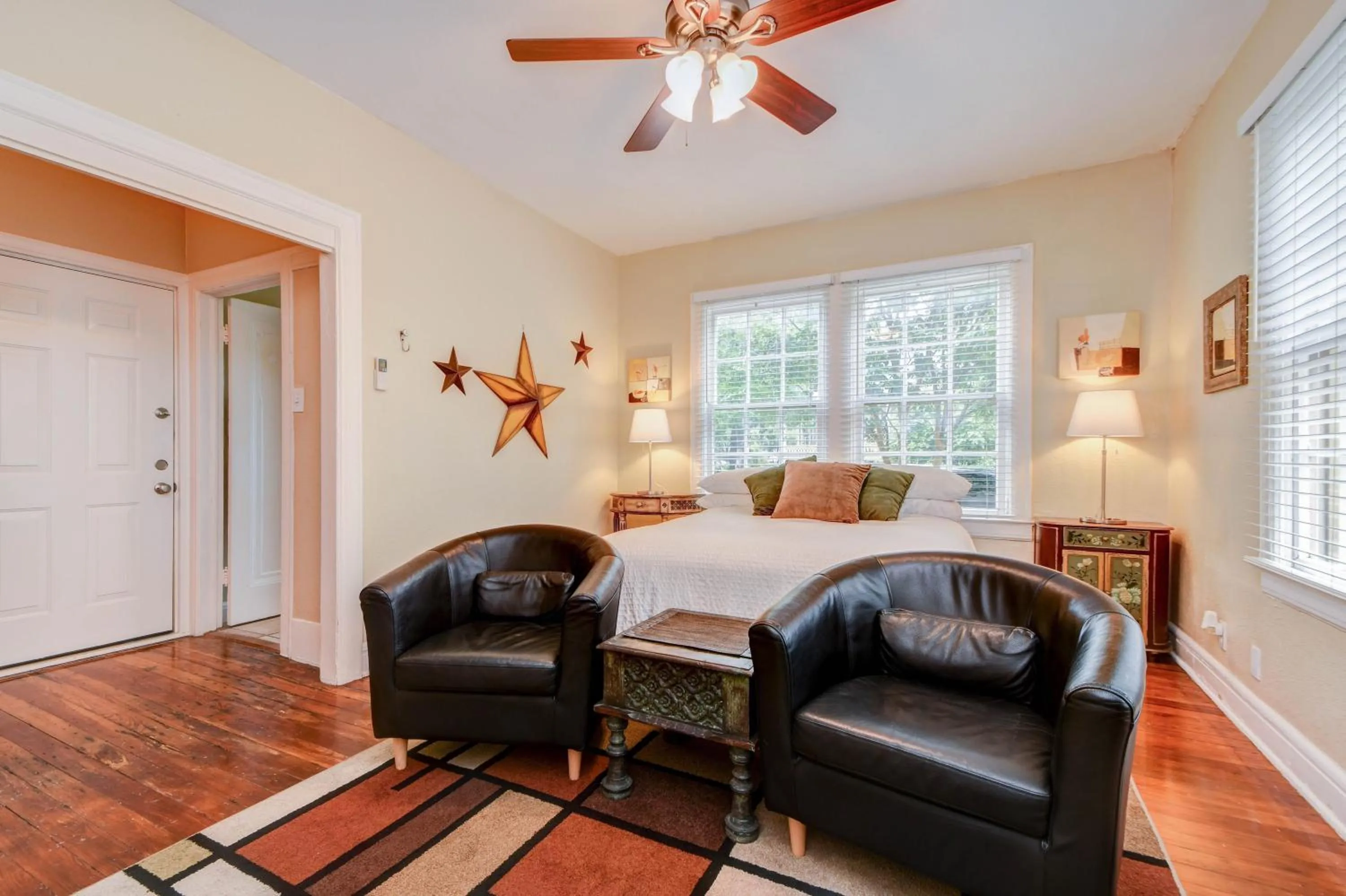 Bed in THE MADISON - San Antonio Riverwalk - Downtown - Convention Center