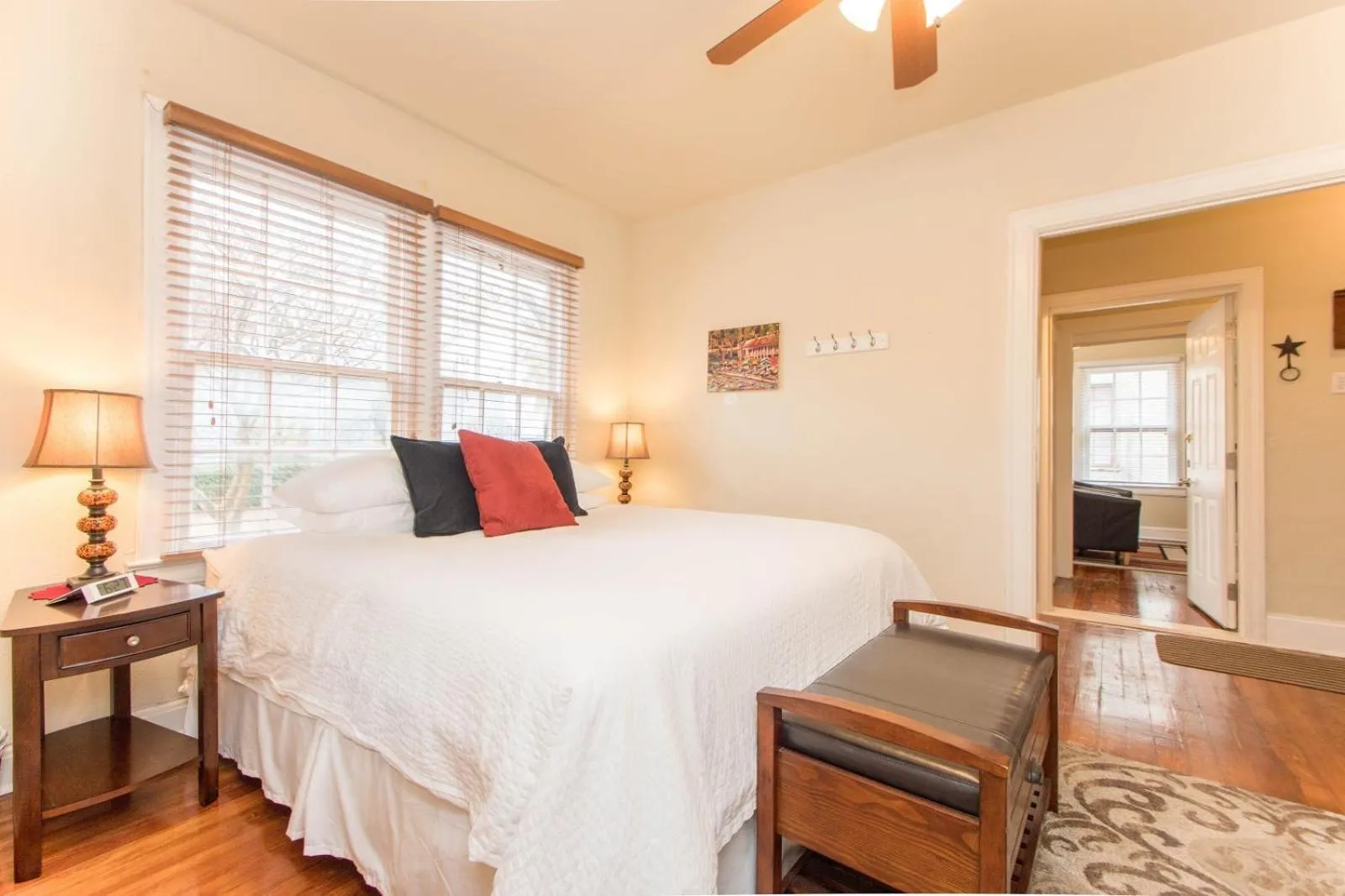 Bed in THE MADISON - San Antonio Riverwalk - Downtown - Convention Center