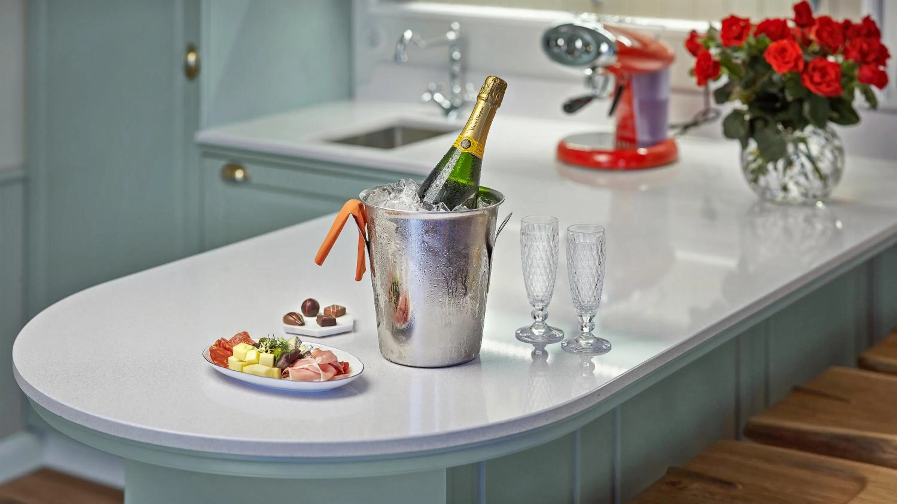 Coffee/tea facilities in Reykjavik Marina - Berjaya Iceland Hotels