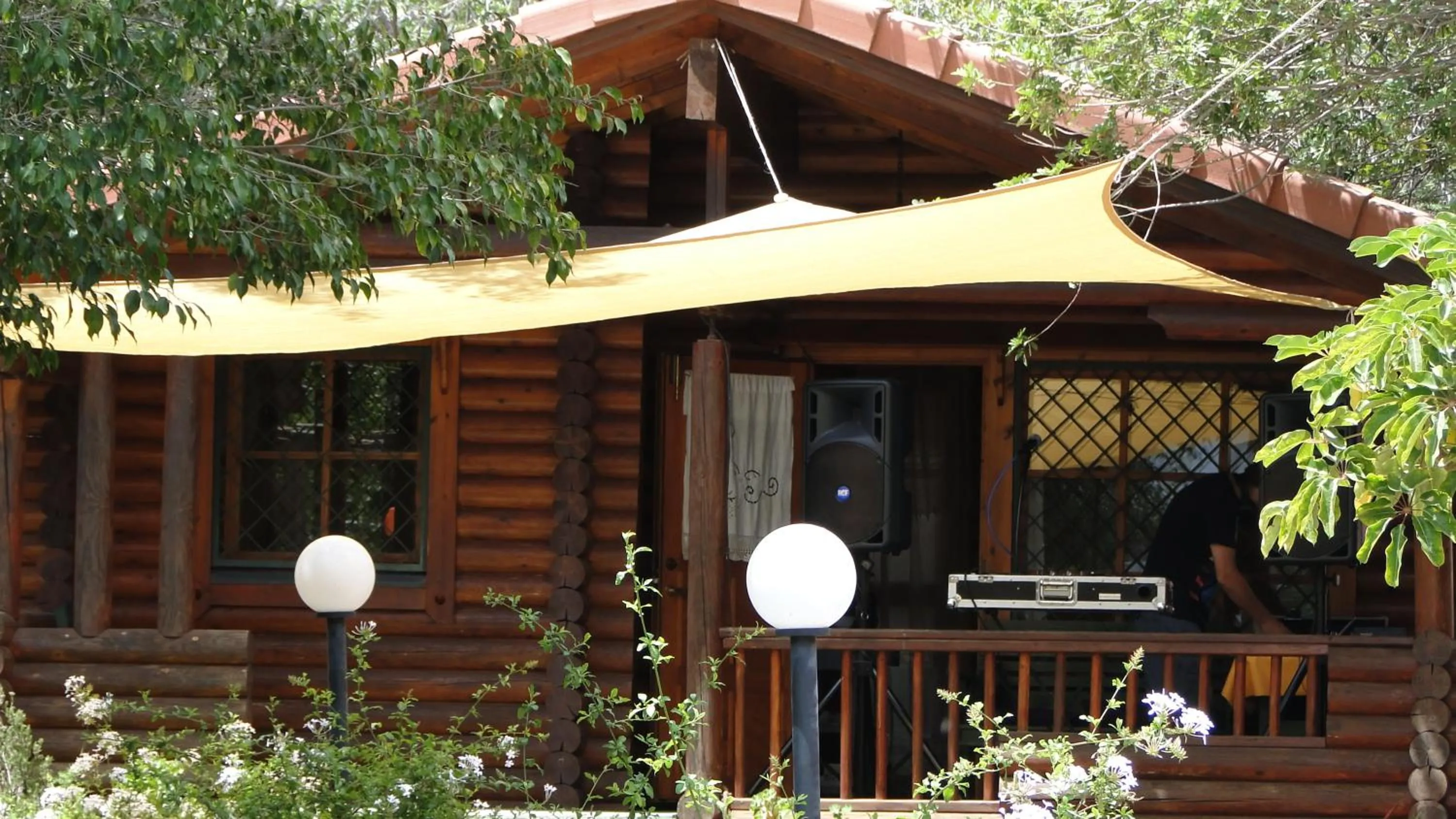 Restaurant/places to eat in Bungalows Artemisa Gay Men Only