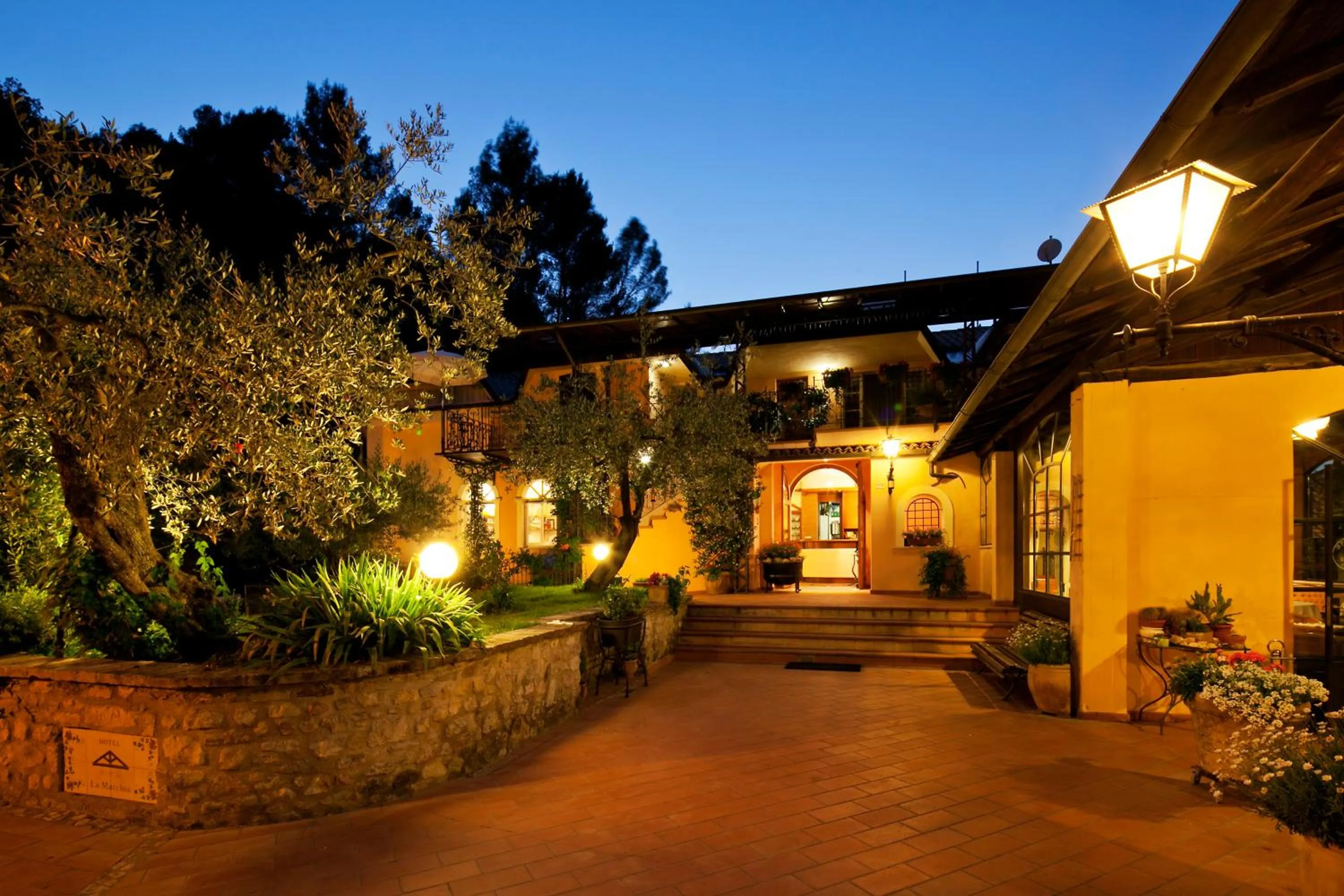 Facade/entrance in La Macchia