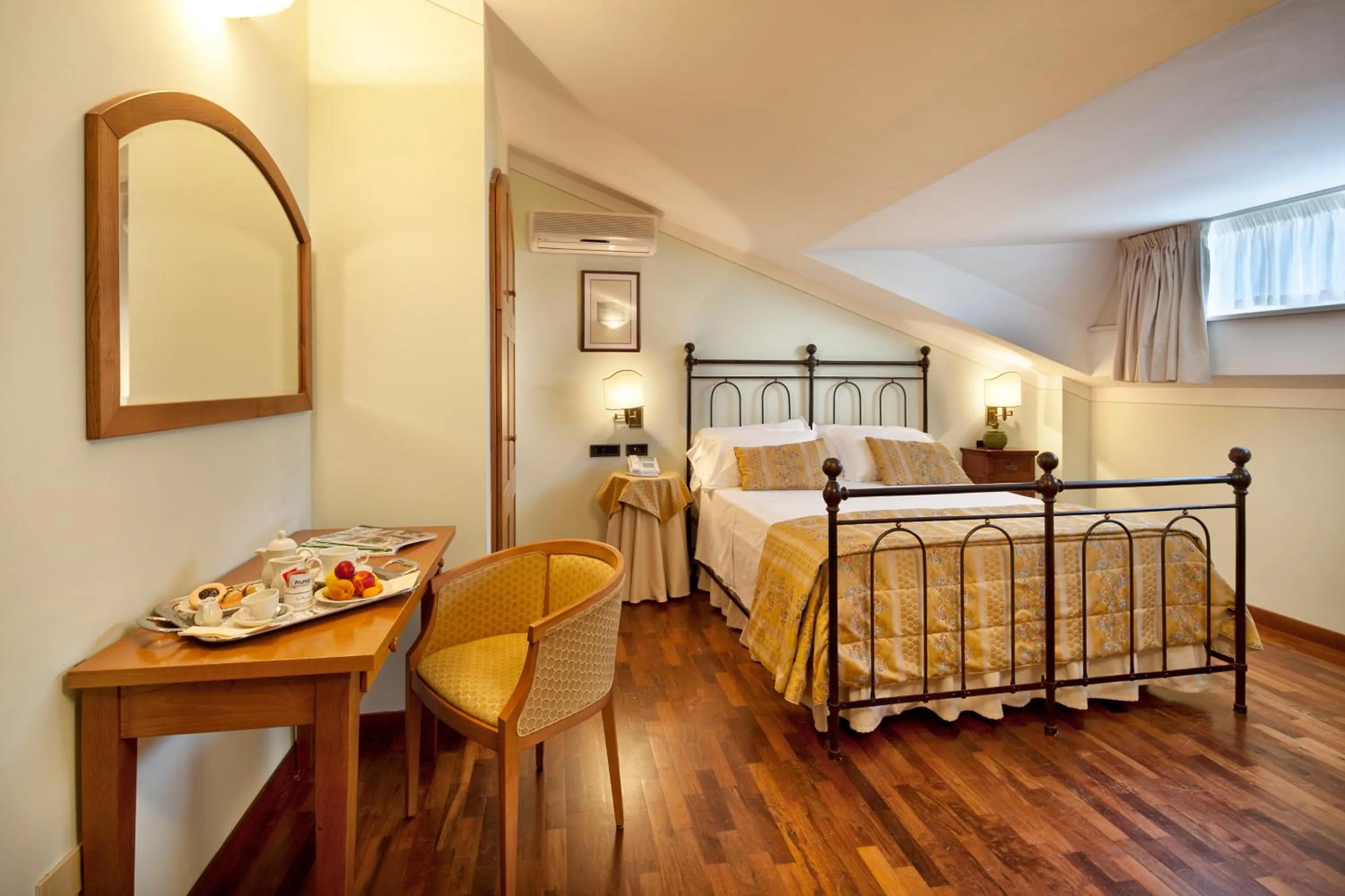 Photo of the whole room, Bed in La Macchia