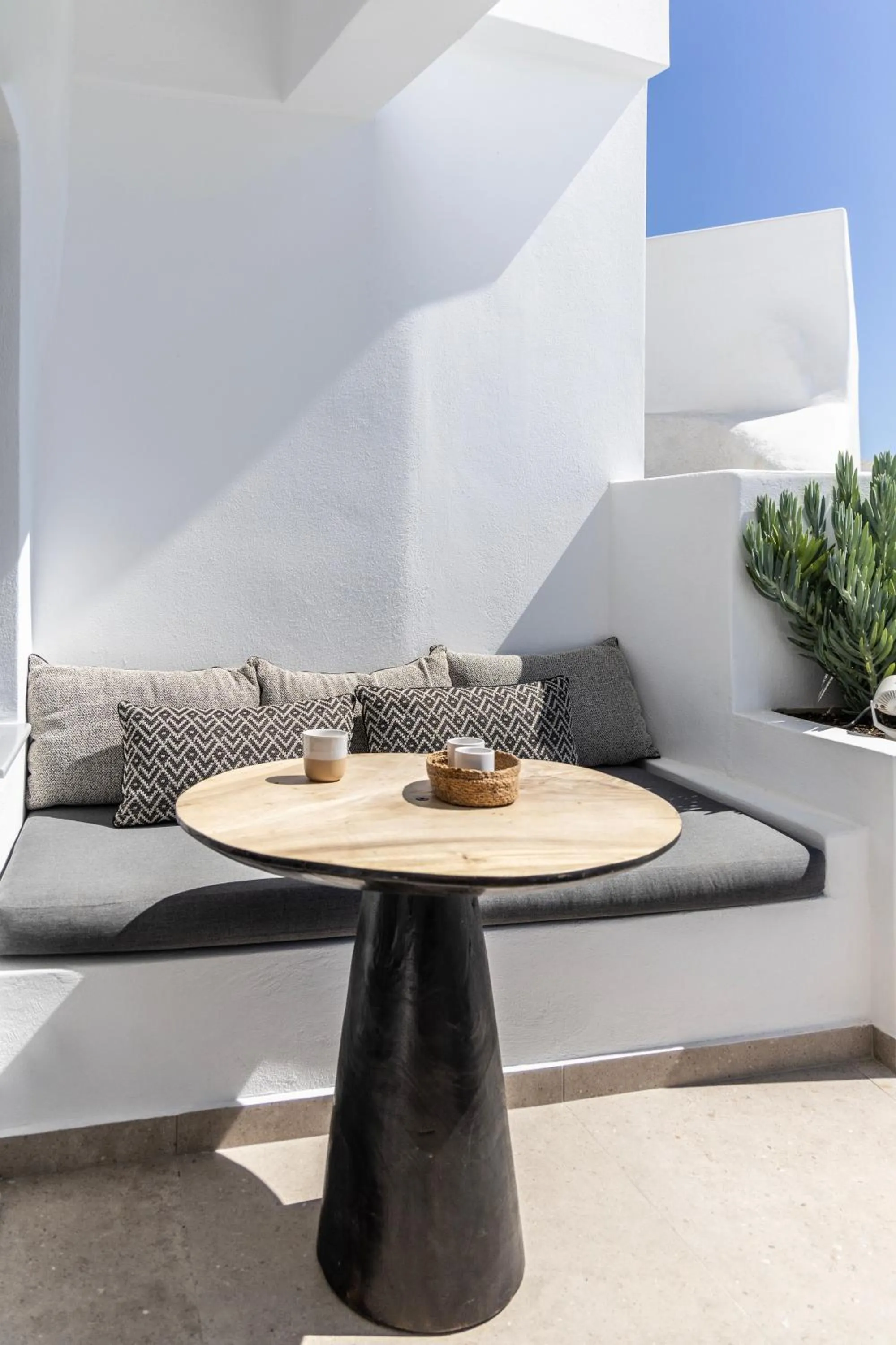 Patio in LUKAS Aethereal Living