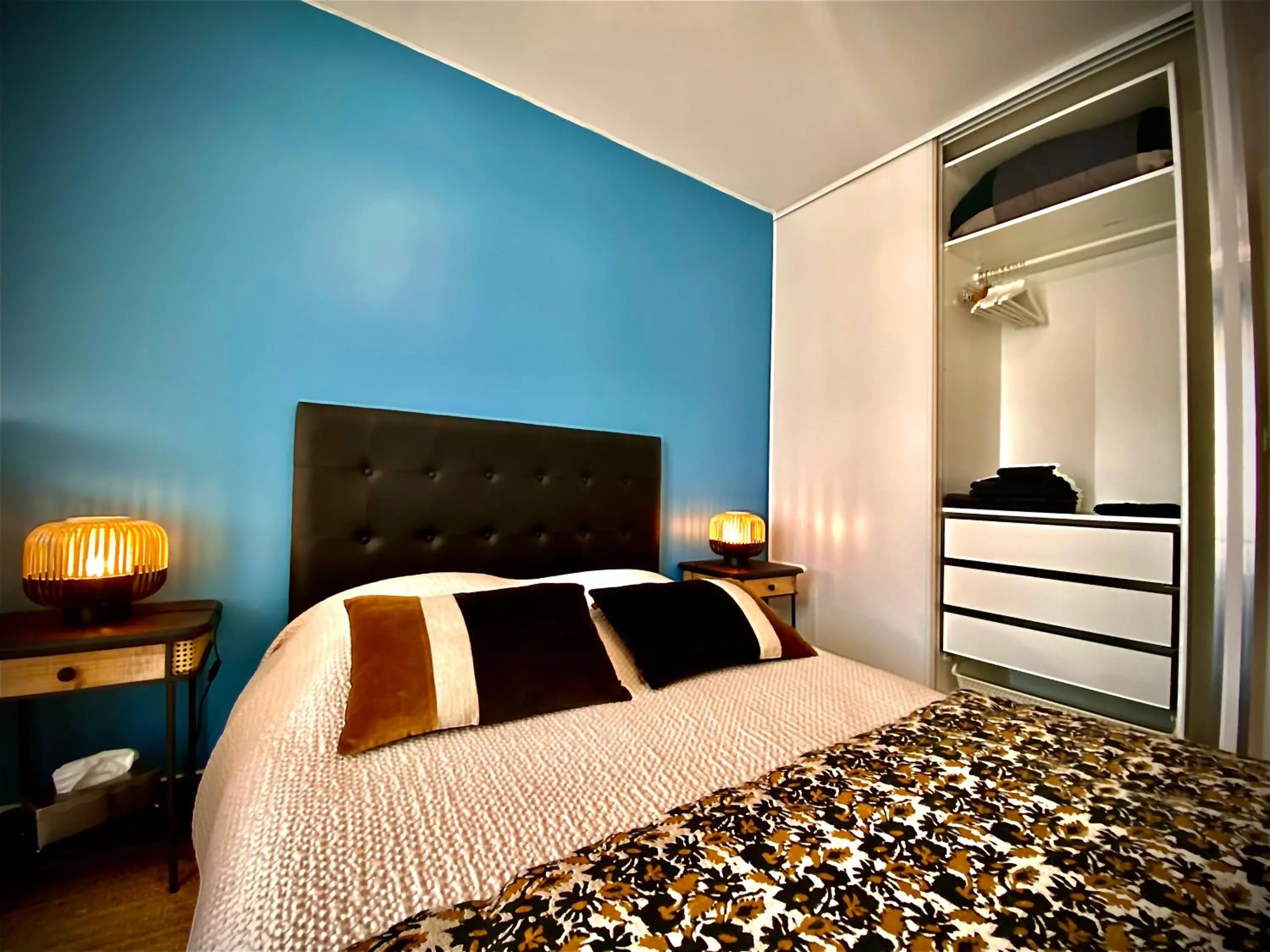 Bedroom, Bed in Chambres Élégance - Parc Bordelais