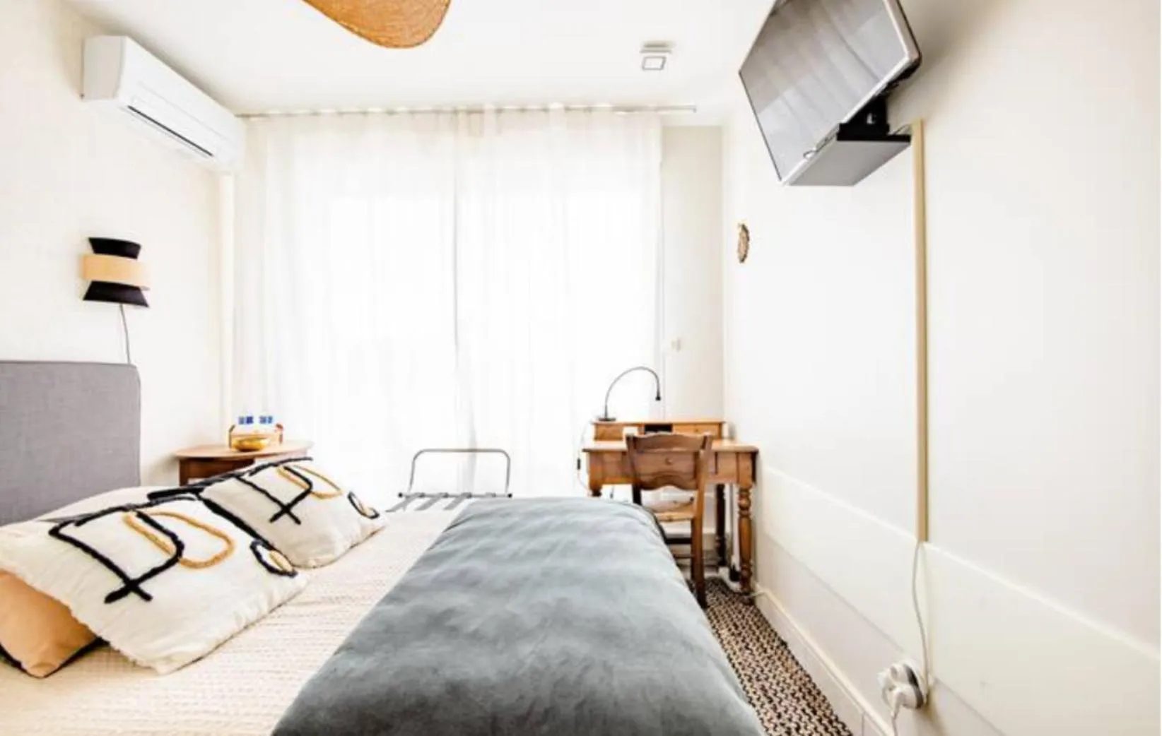 Bedroom, Bed in Chambres Élégance - Parc Bordelais