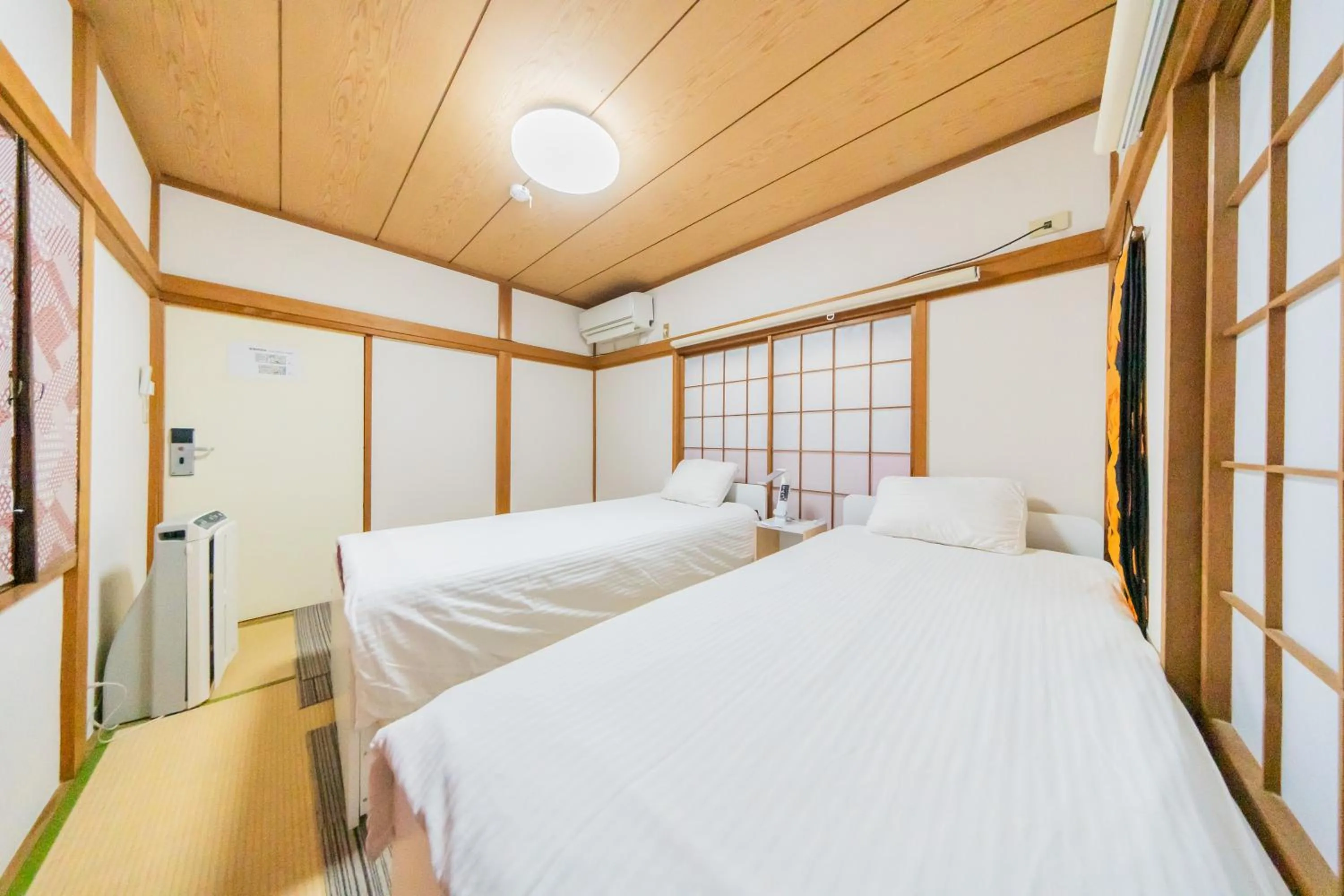 Bed in Ikebukuro no Yado detached house