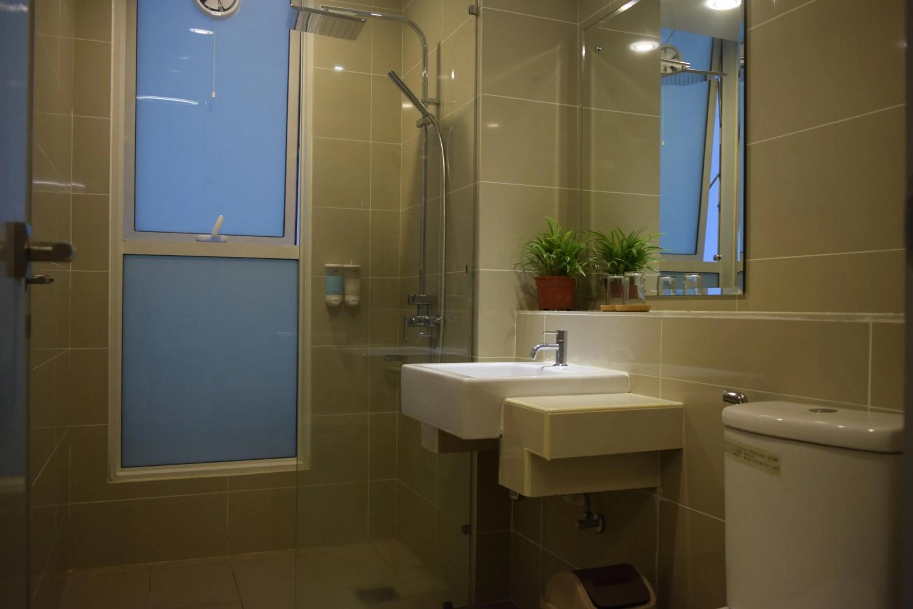 Bathroom in Sutera Avenue by Alawa Homes Kota Kinabalu