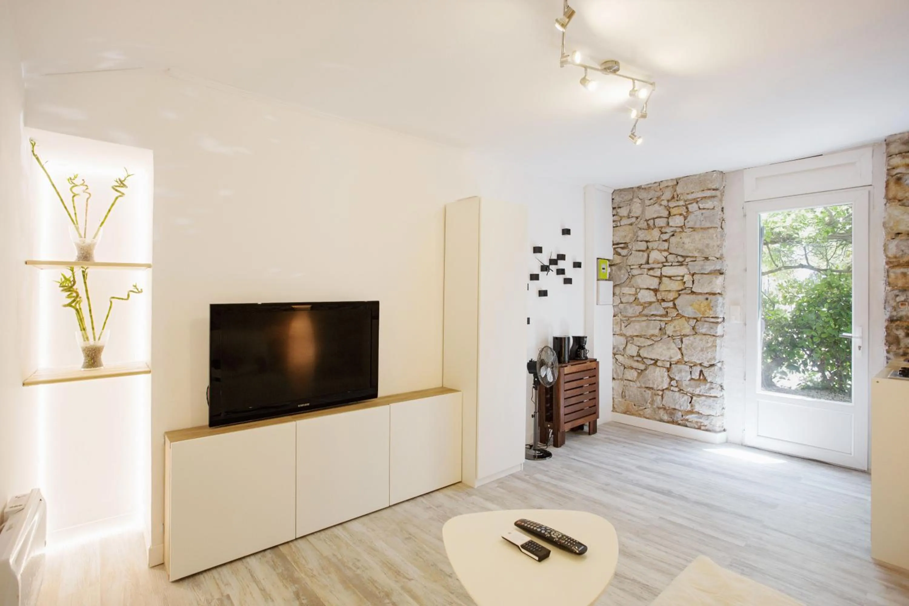 GregBnb - Studio CLIMATISÉ - Terrasse & parking privé
