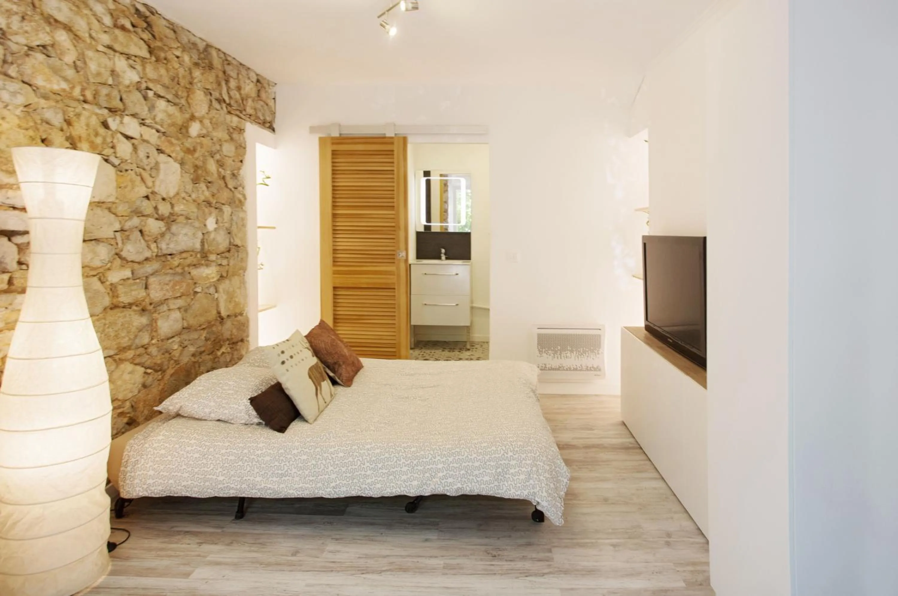 GregBnb - Studio CLIMATISÉ - Terrasse & parking privé