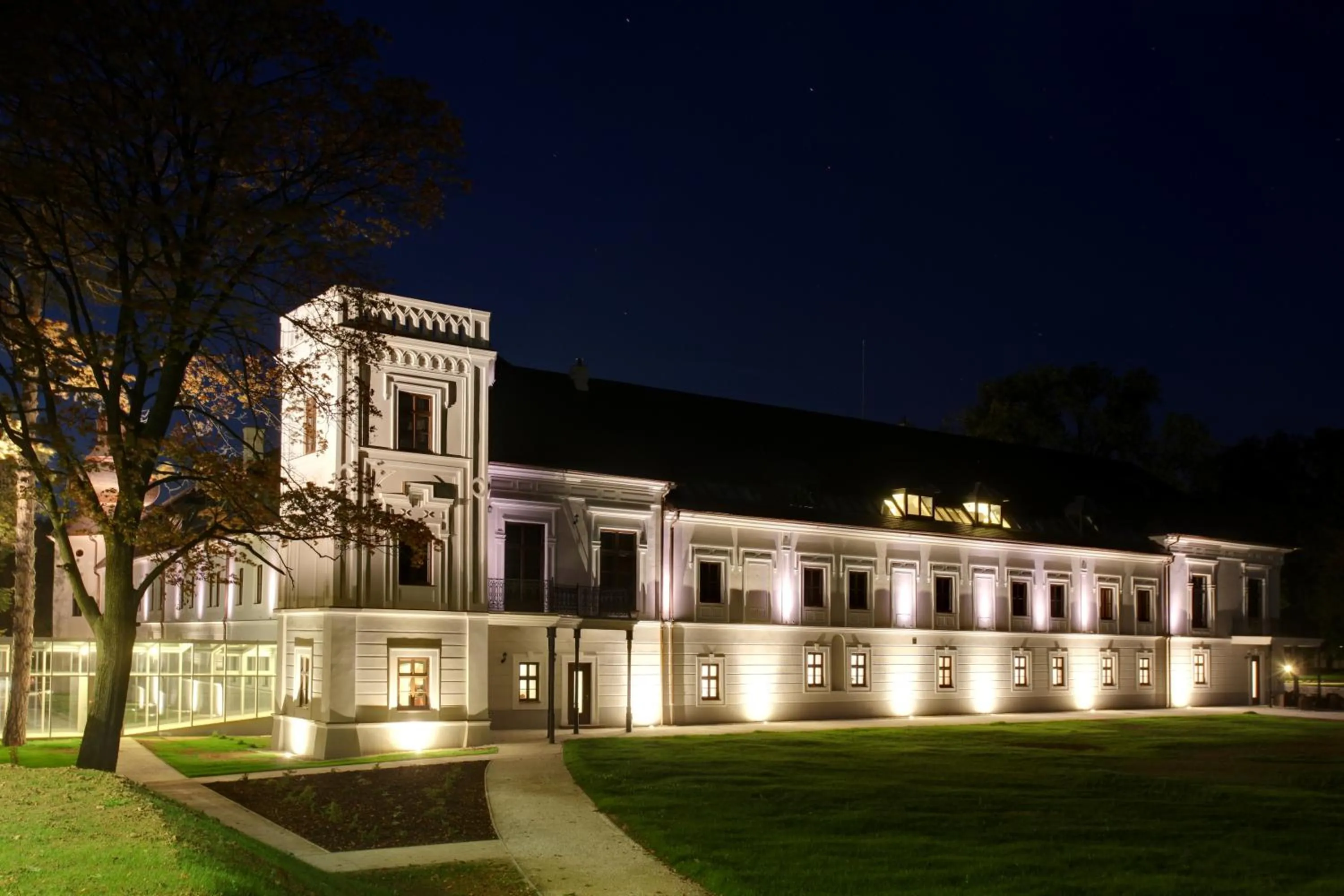 Facade/entrance in Chateau Appony
