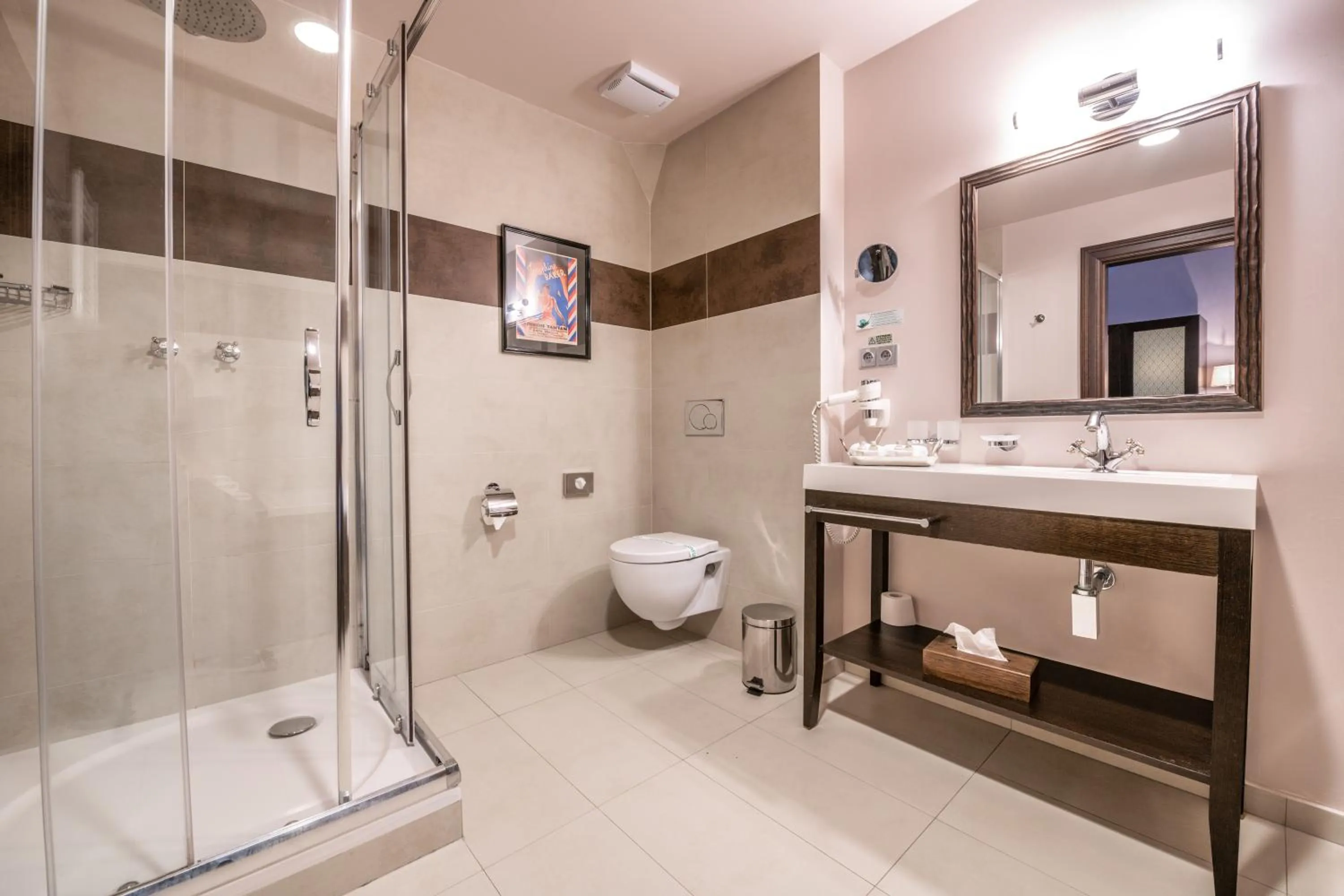 Shower in Chateau Appony