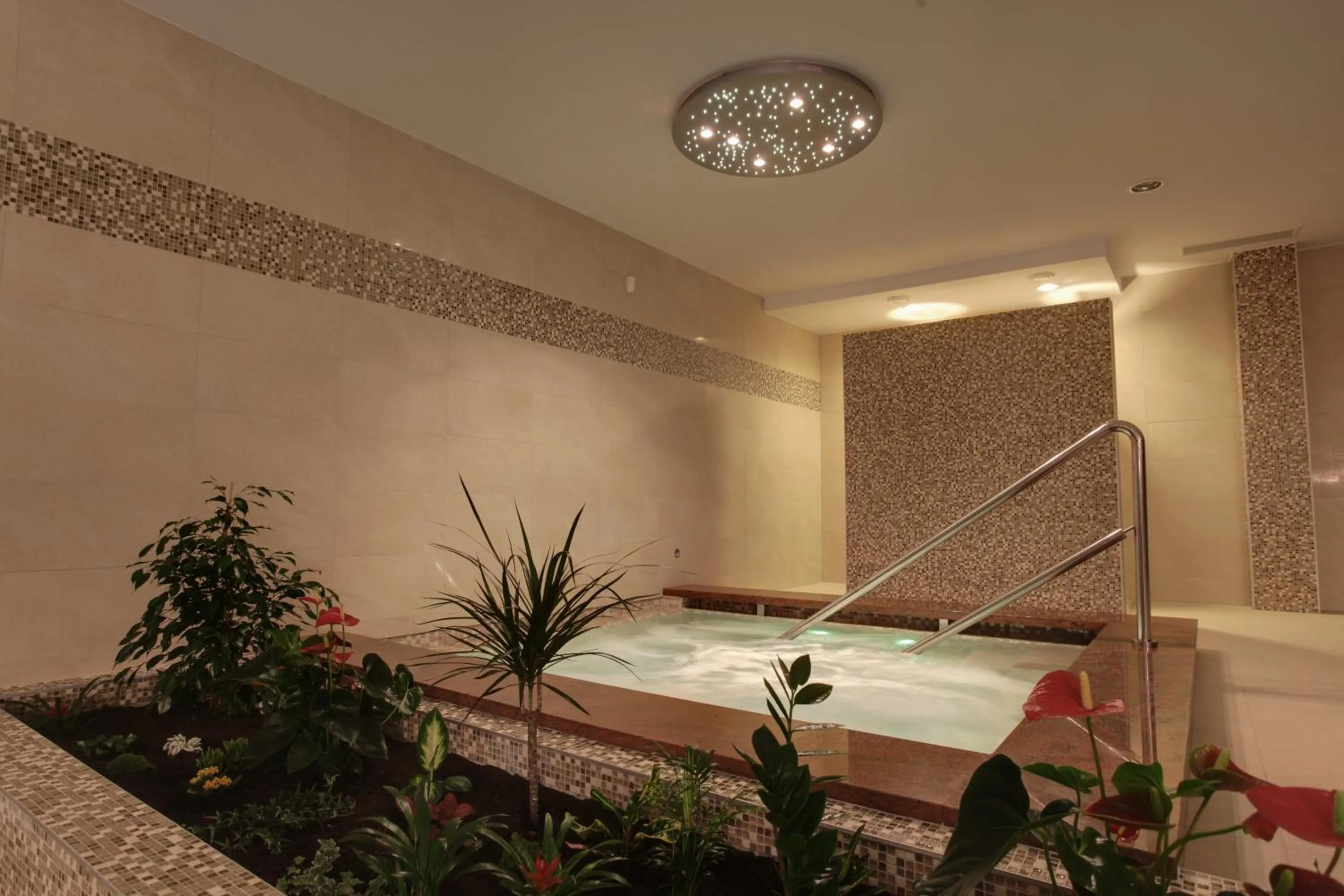 Hot Tub in Chateau Appony