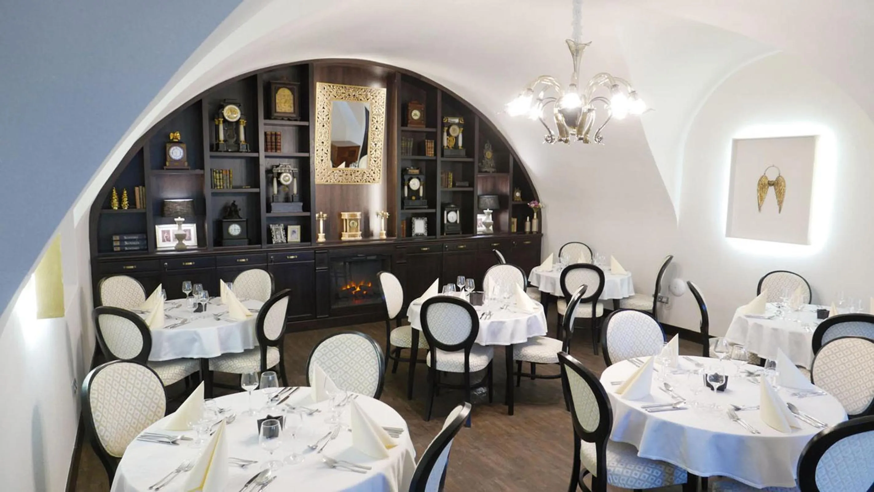 Restaurant/places to eat in Chateau Appony