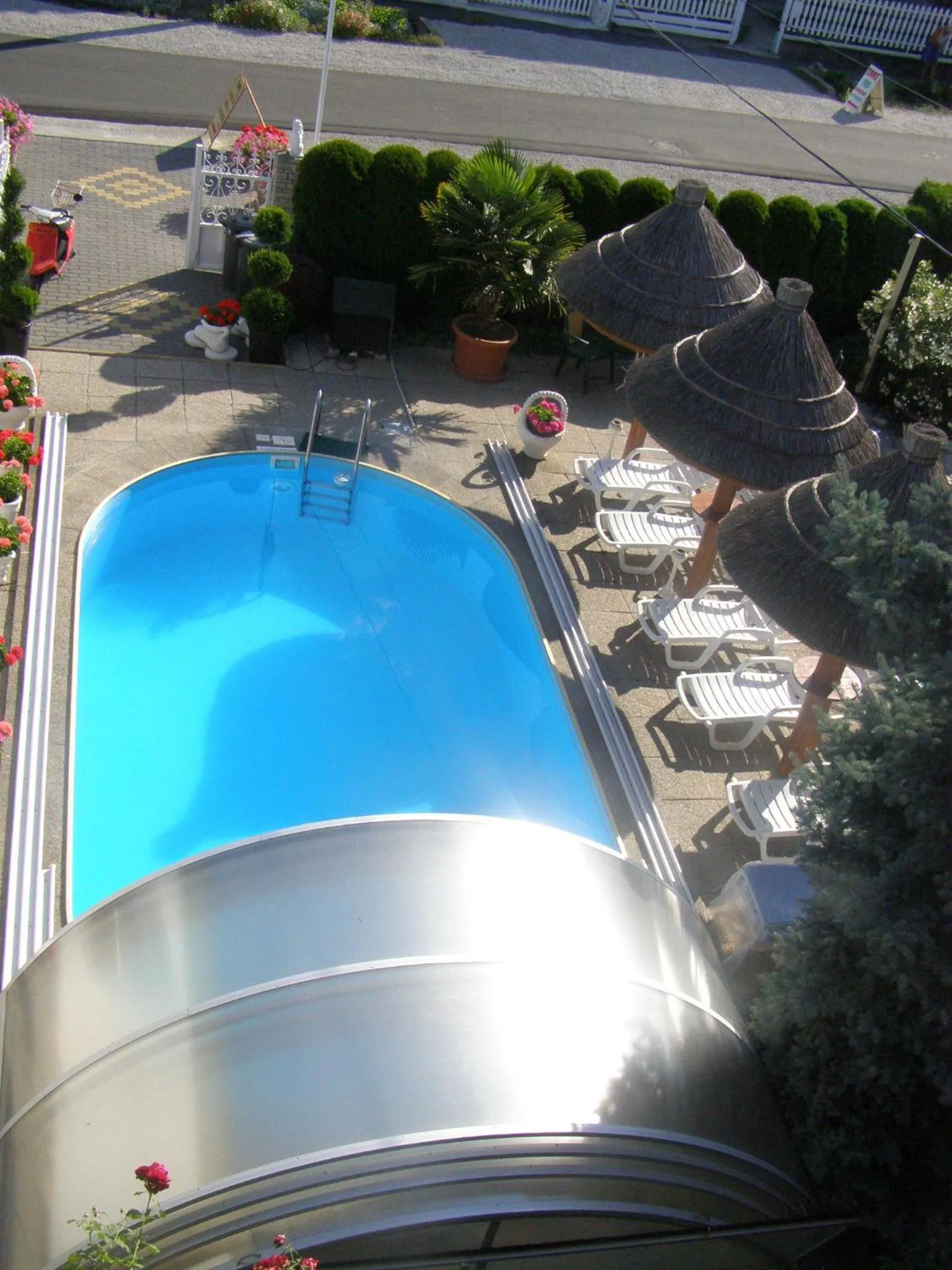 Swimming pool in Steinhaus Bed & Breakfast