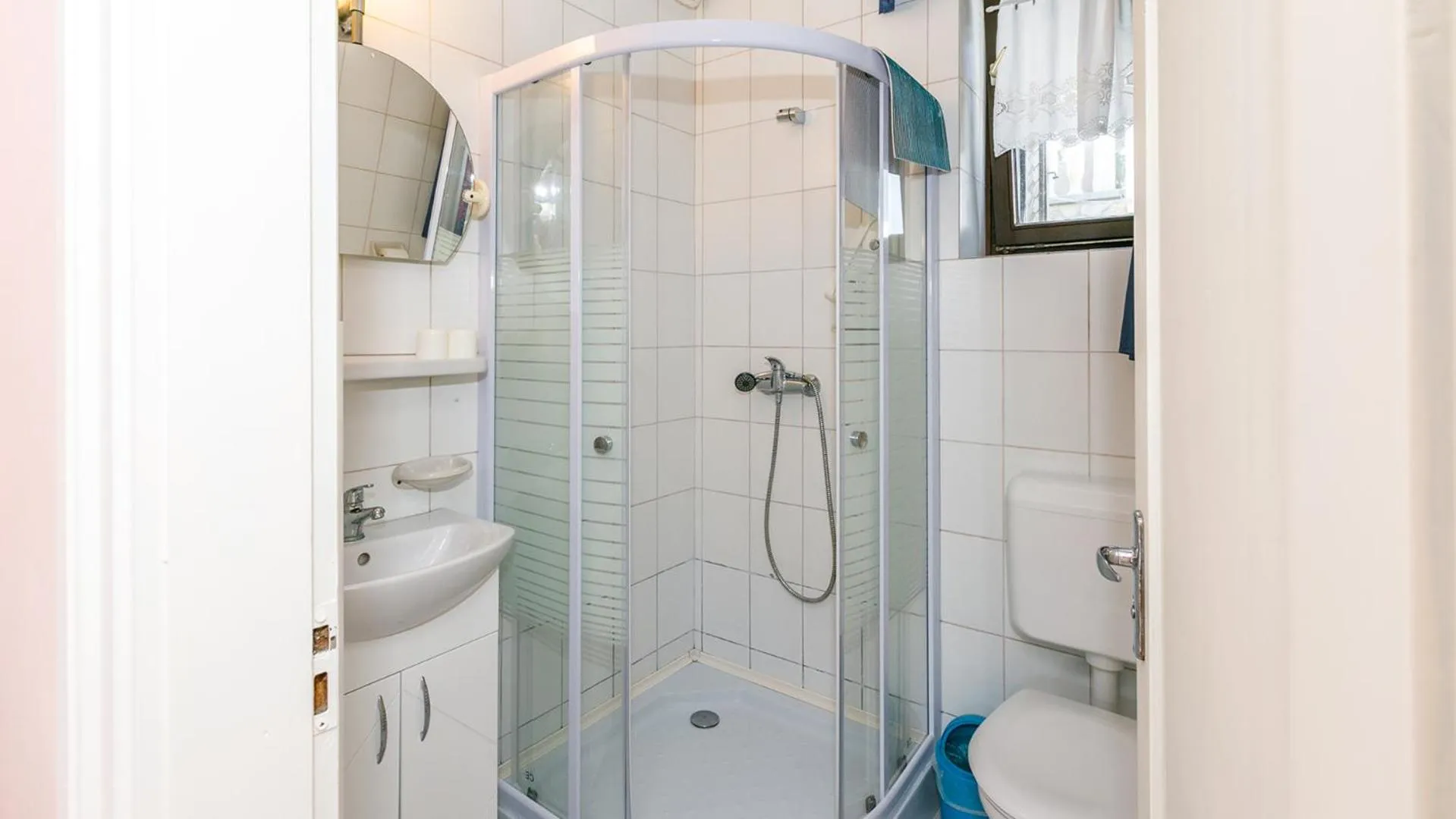 Shower in Steinhaus Bed & Breakfast