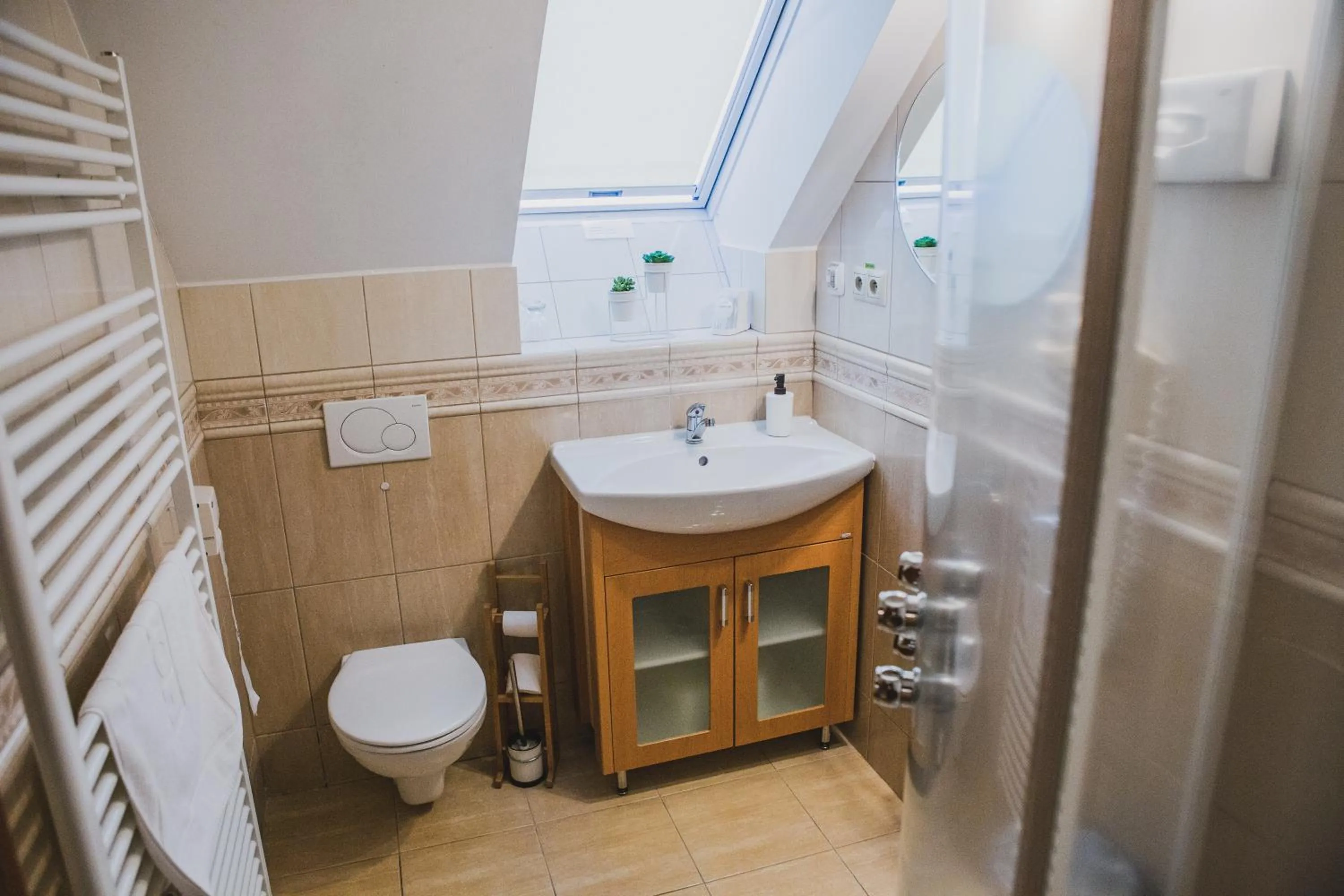 Toilet in Hotel Lipa