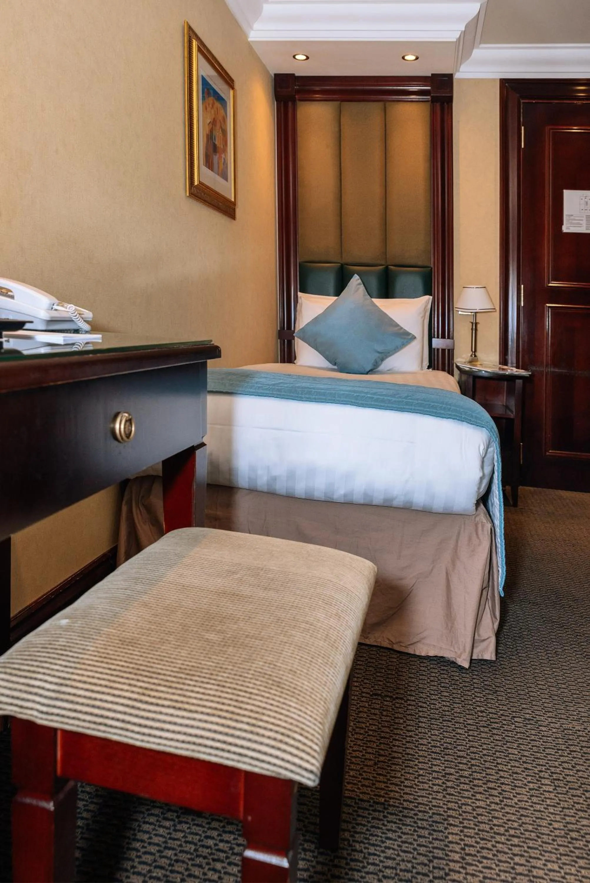 Bedroom, Bed in The Premier Notting Hill