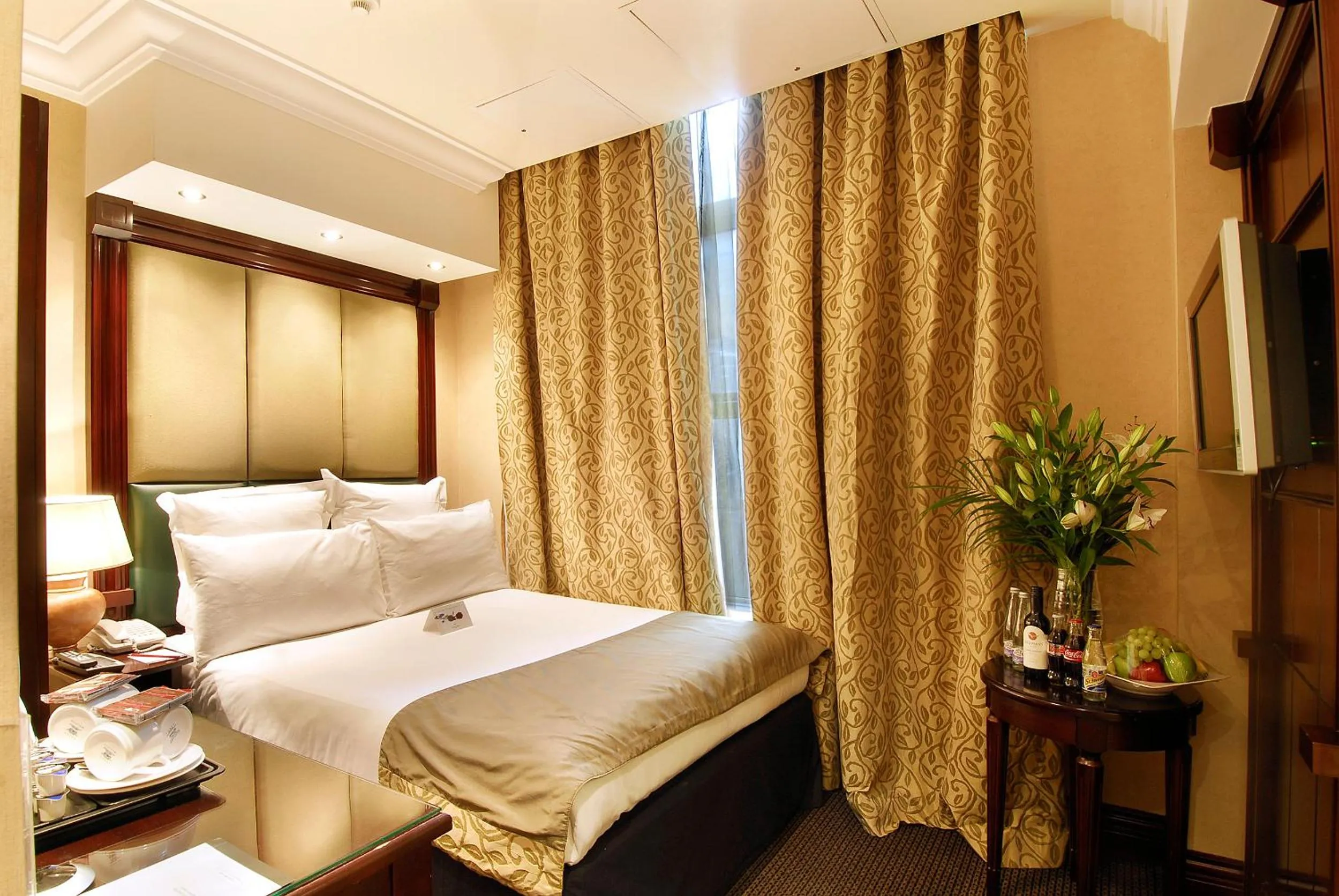 Photo of the whole room, Bed in The Premier Notting Hill