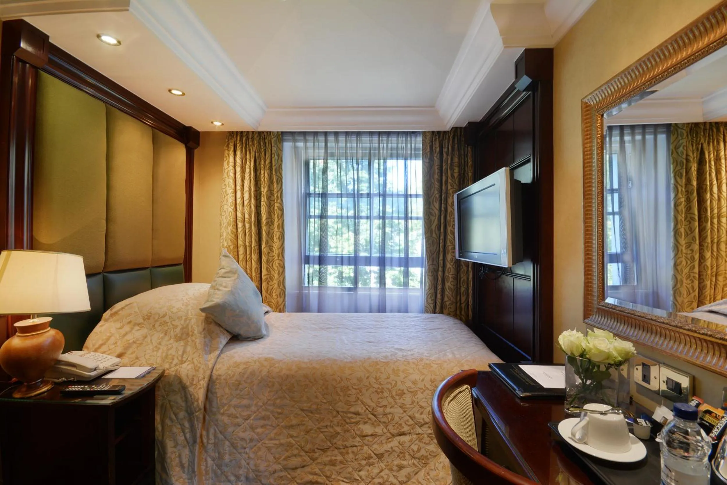 Day, Bed in The Premier Notting Hill