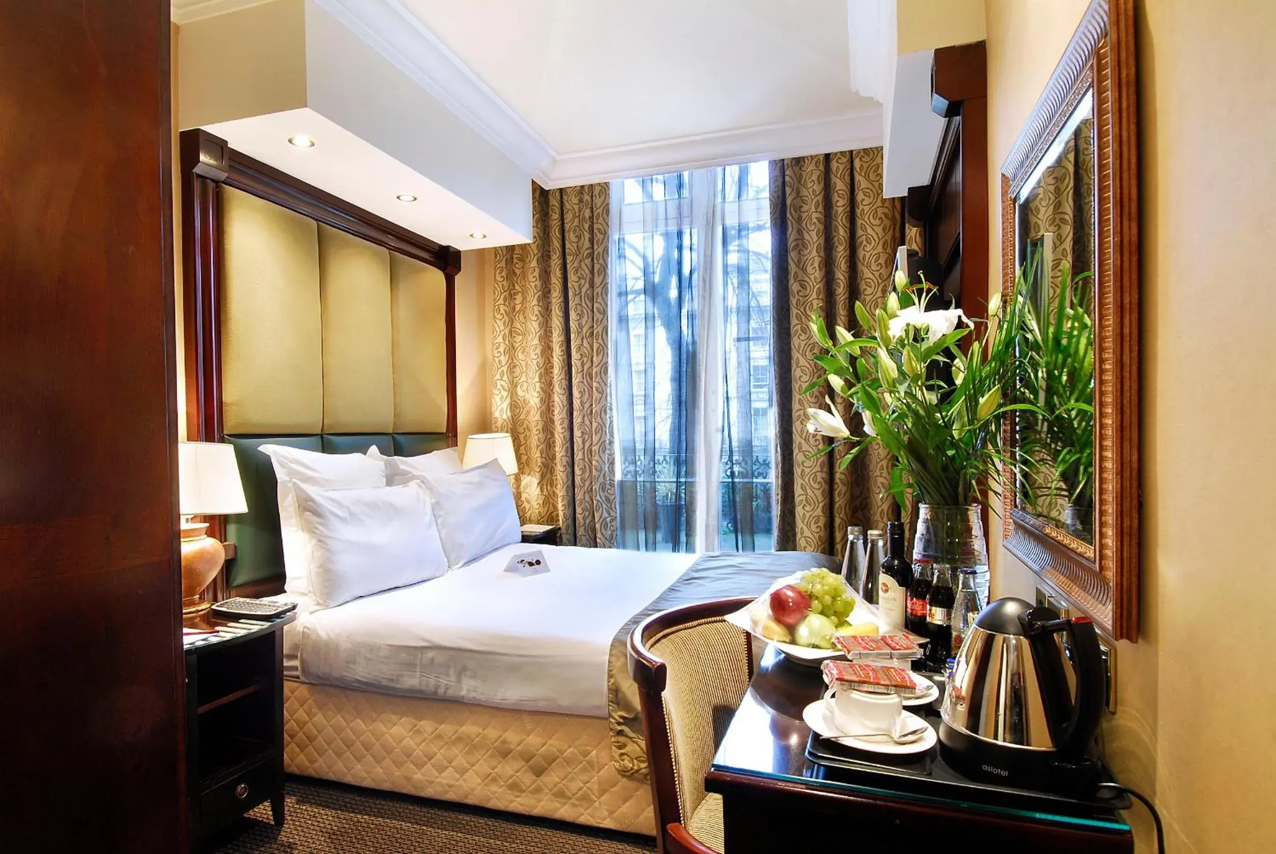 View (from property/room), Bed in The Premier Notting Hill View (from property/room), Bed in The Premier Notting Hill