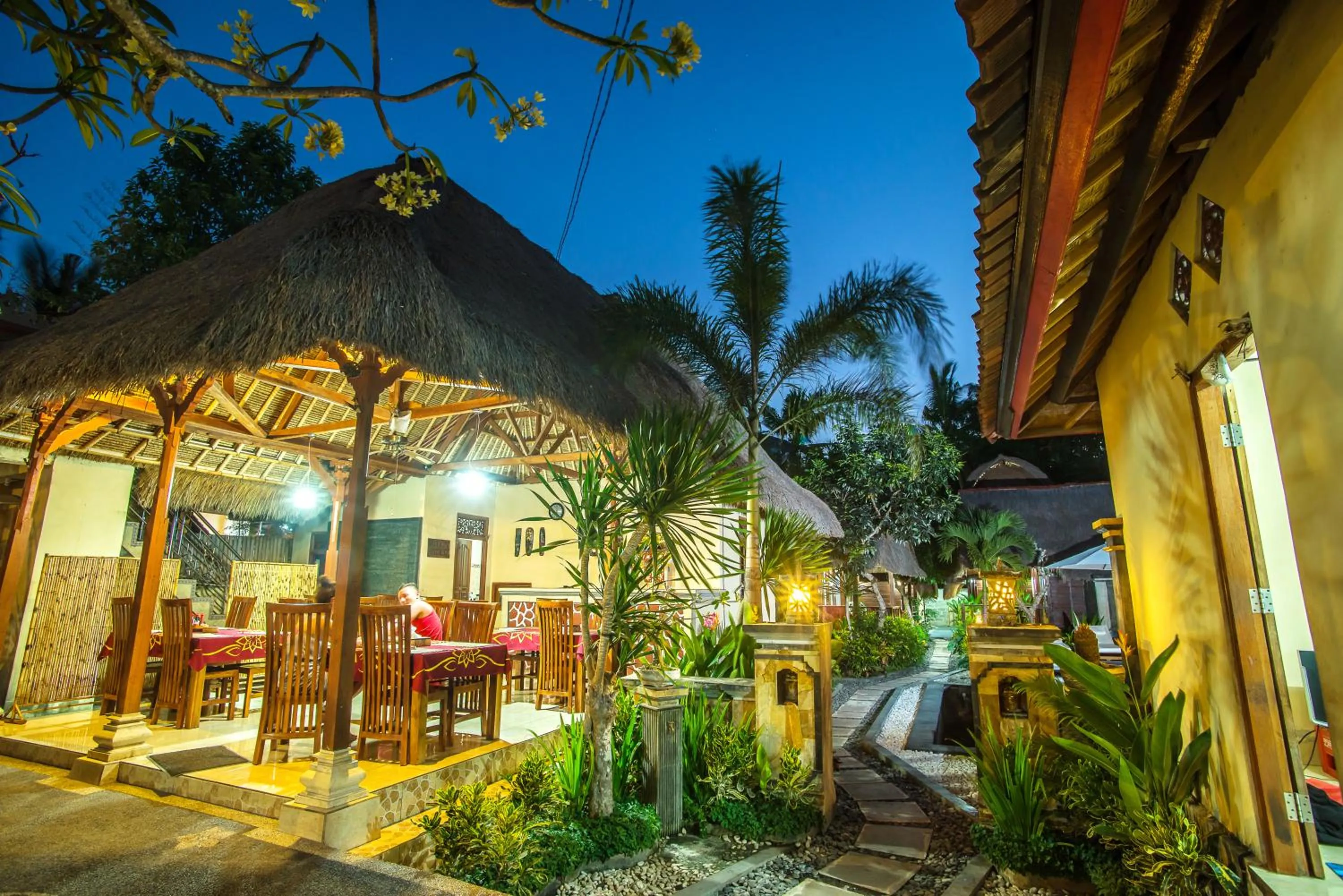 Restaurant/places to eat in The Nichos Bungalows And Villas
