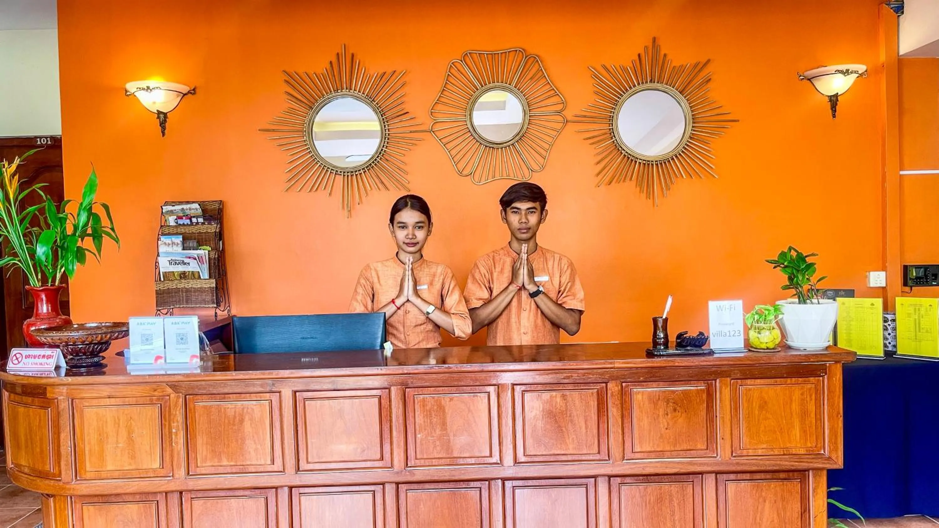 Staff in Villa Indochine d'Angkor