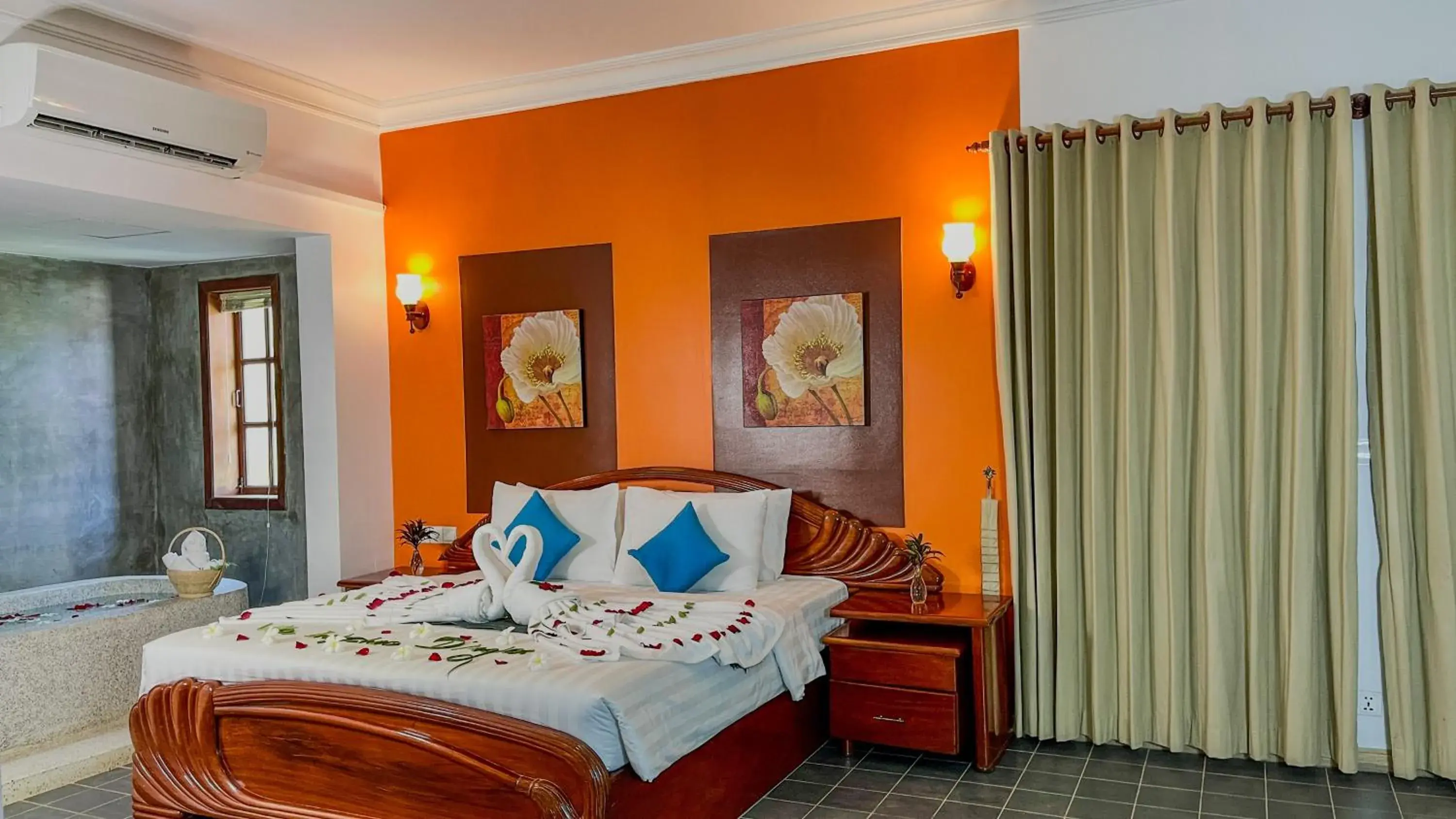 King Suite with Balcony Pool View - Free Pick up in The Brightness Residence King Suite with Balcony Pool View - Free Pick up in The Brightness Residence