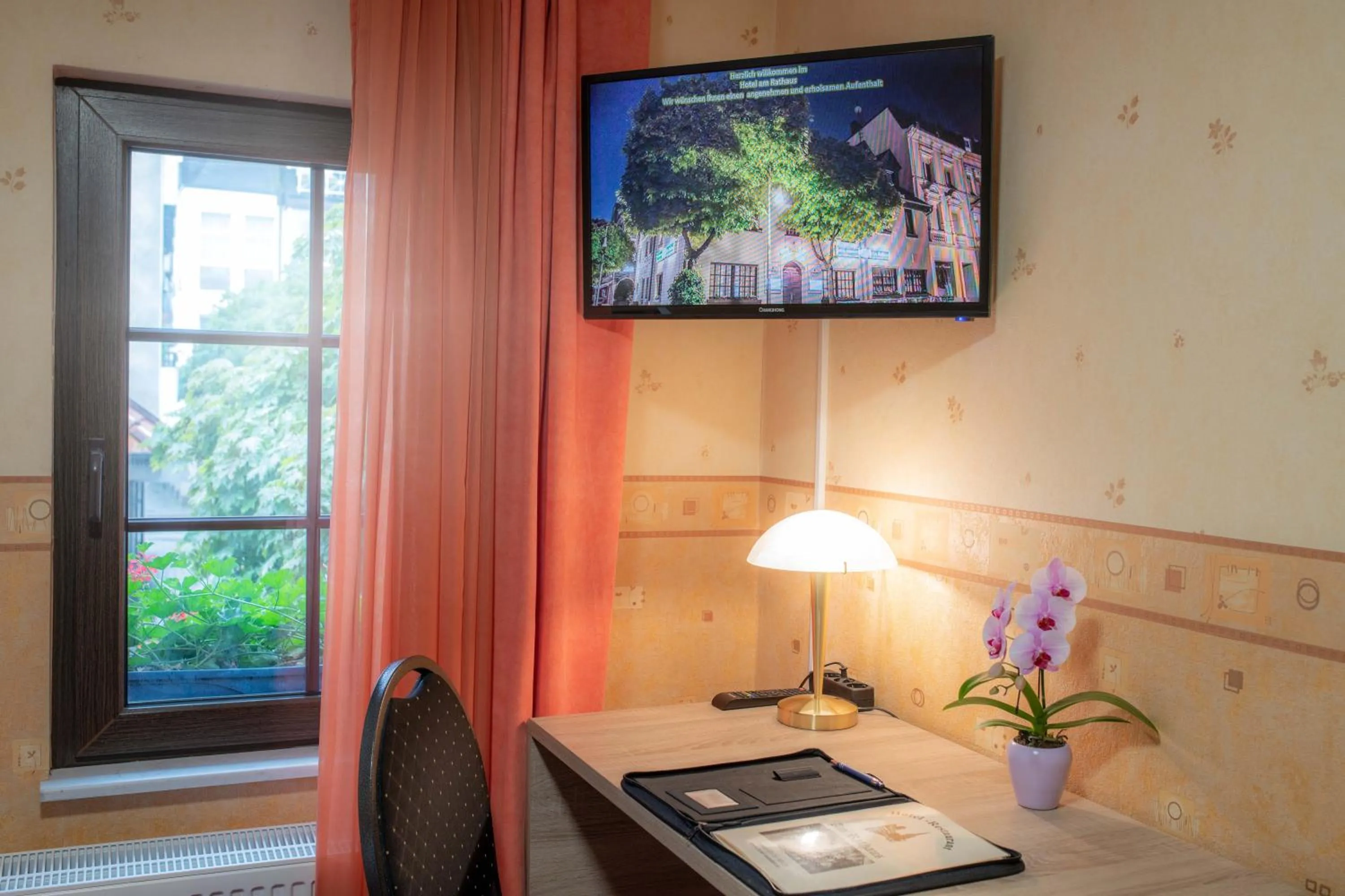 TV and multimedia in Hotel Am Rathaus
