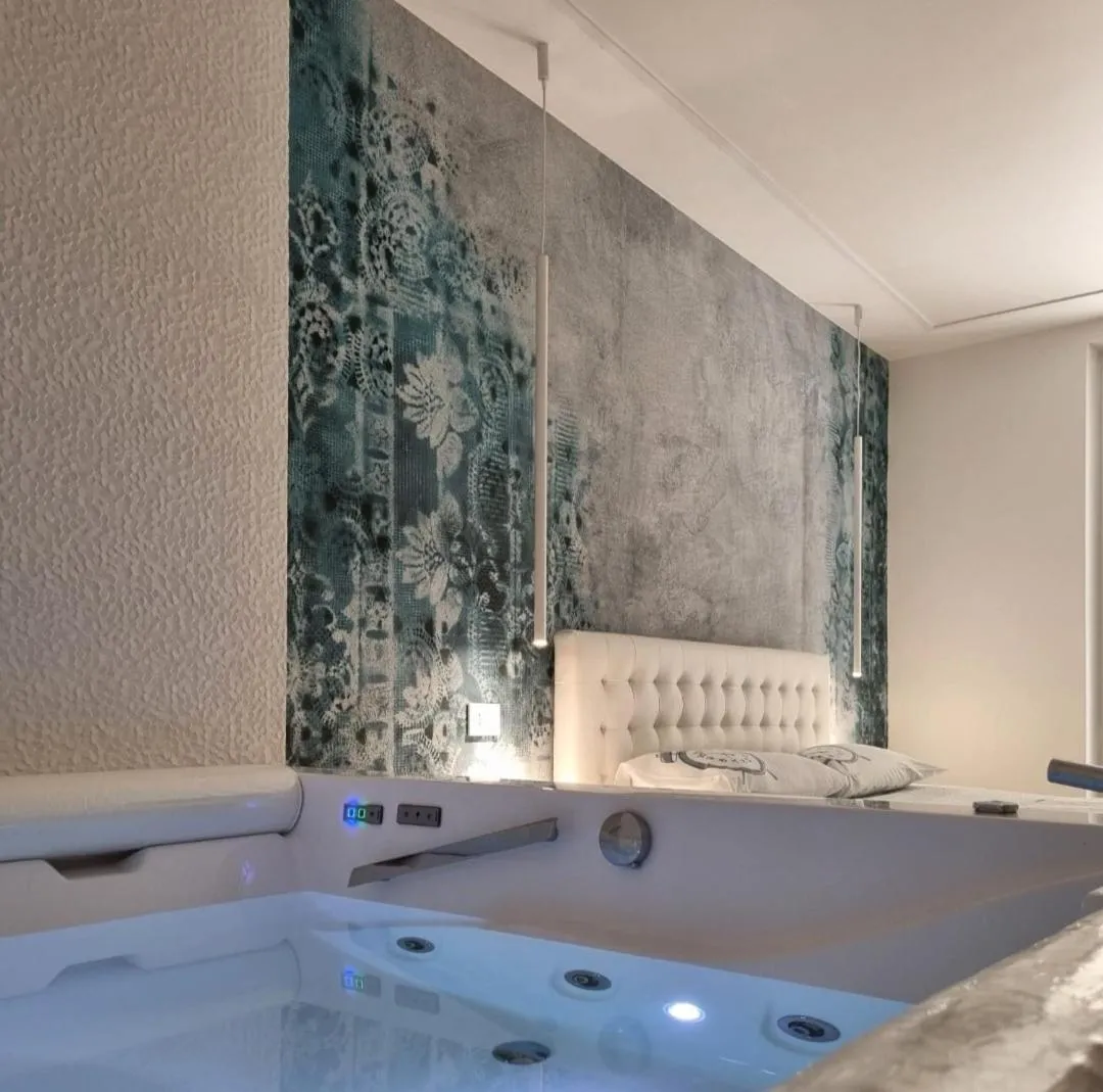 Hot Tub in The Smerald 2