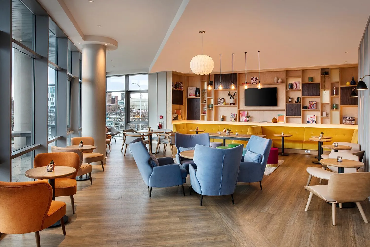 Lounge or bar in Leonardo Hotel Liverpool