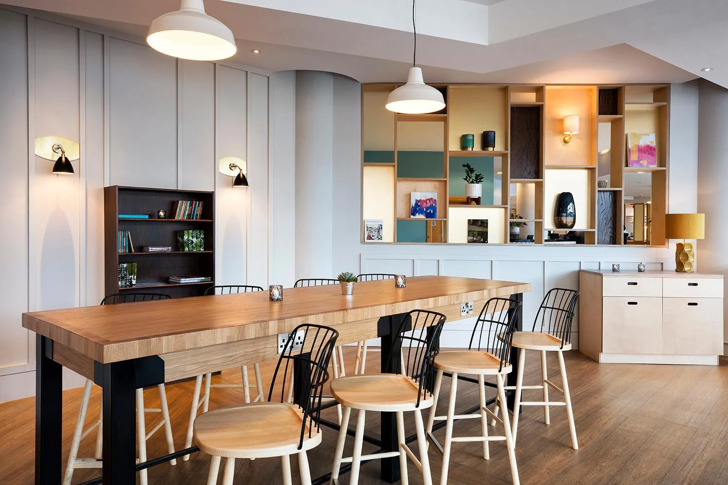 Lounge or bar in Leonardo Hotel Liverpool