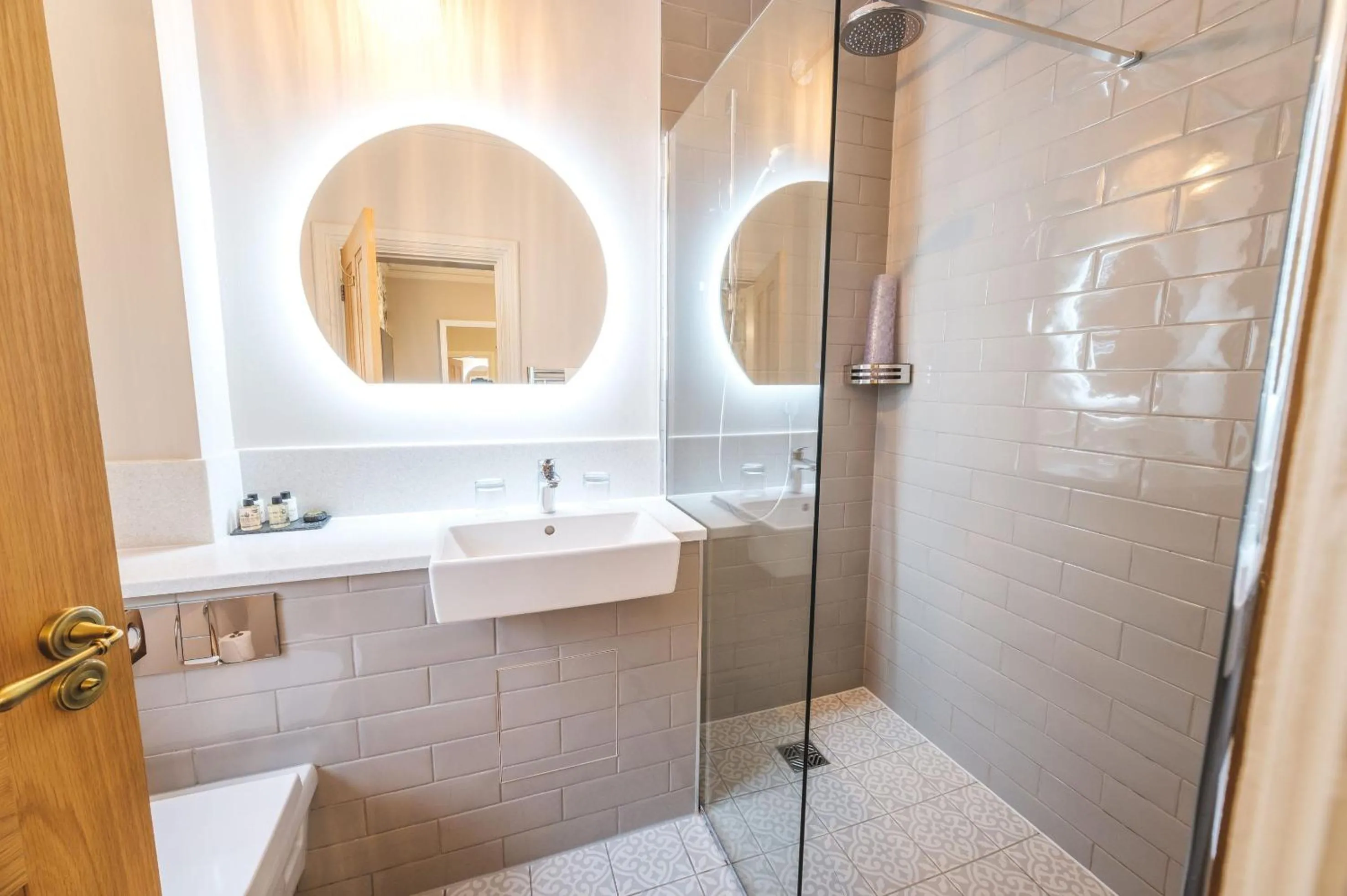 Shower in The Fleece Hotel Richmond