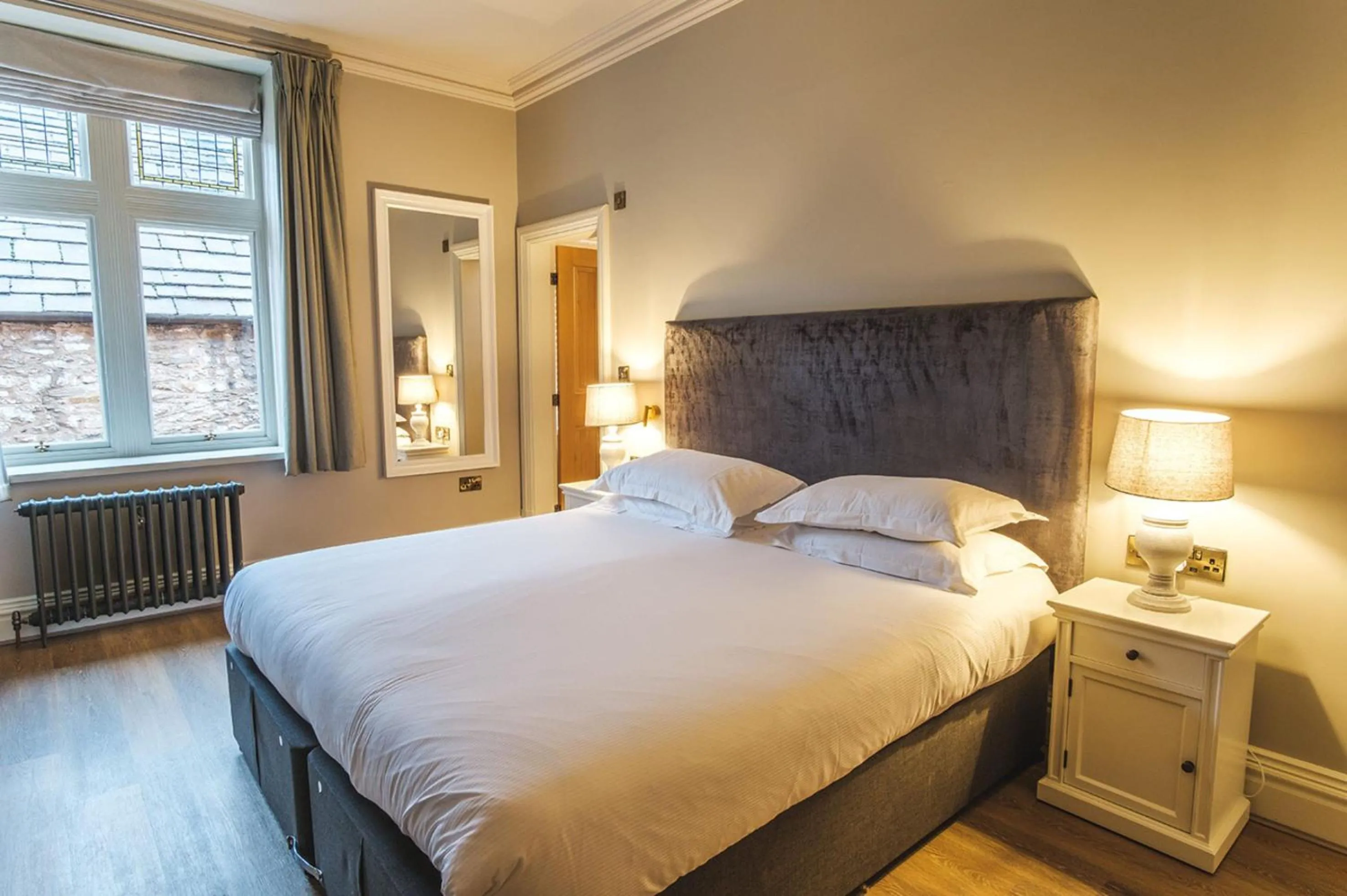 Bed in The Fleece Hotel Richmond