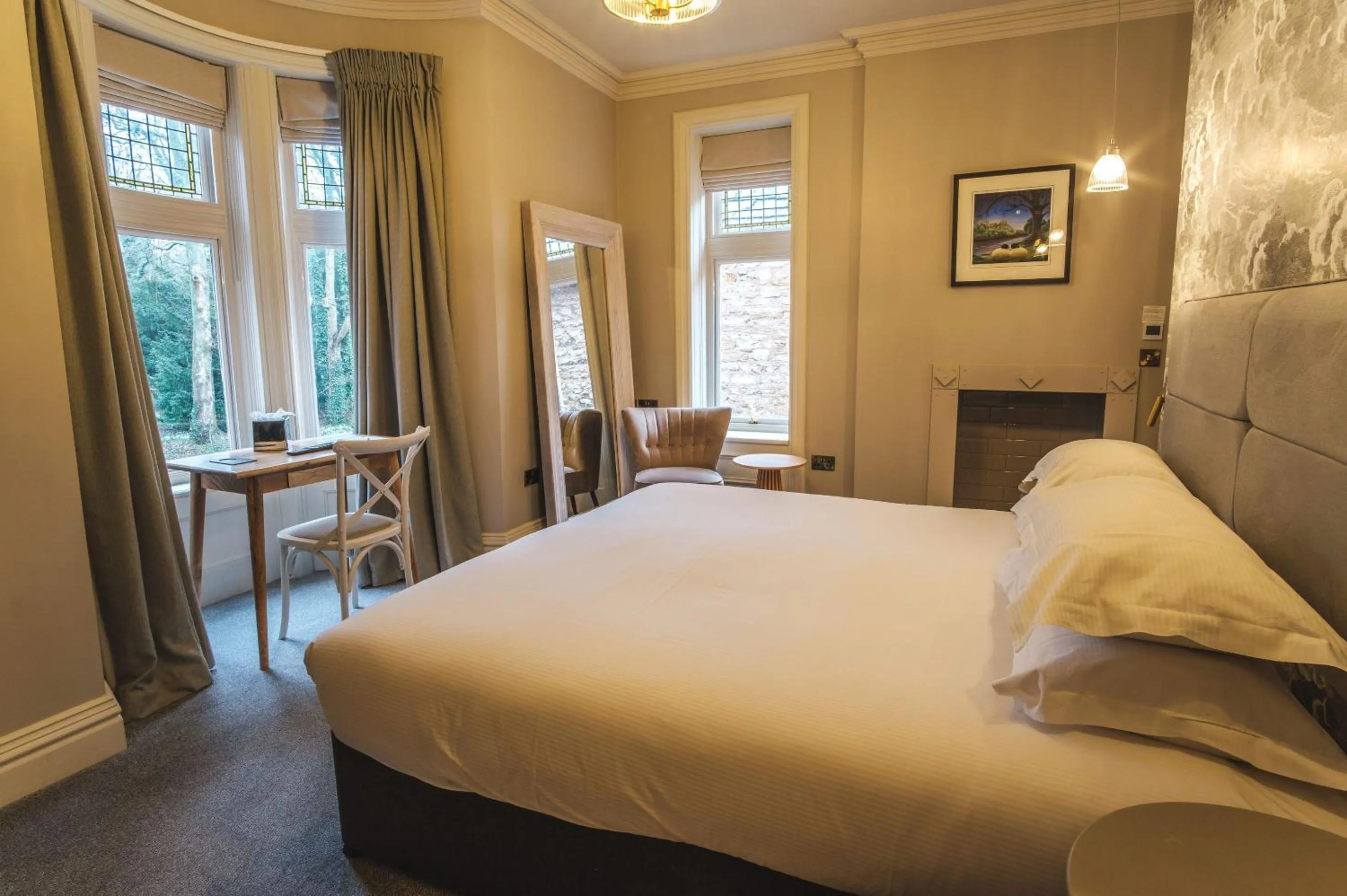 Bed in The Fleece Hotel Richmond