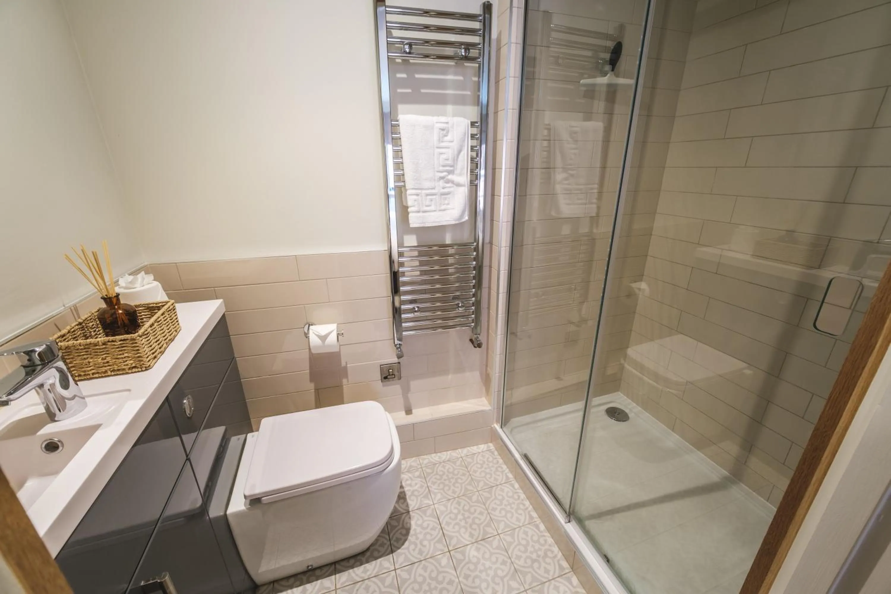 Shower in The Fleece Hotel Richmond