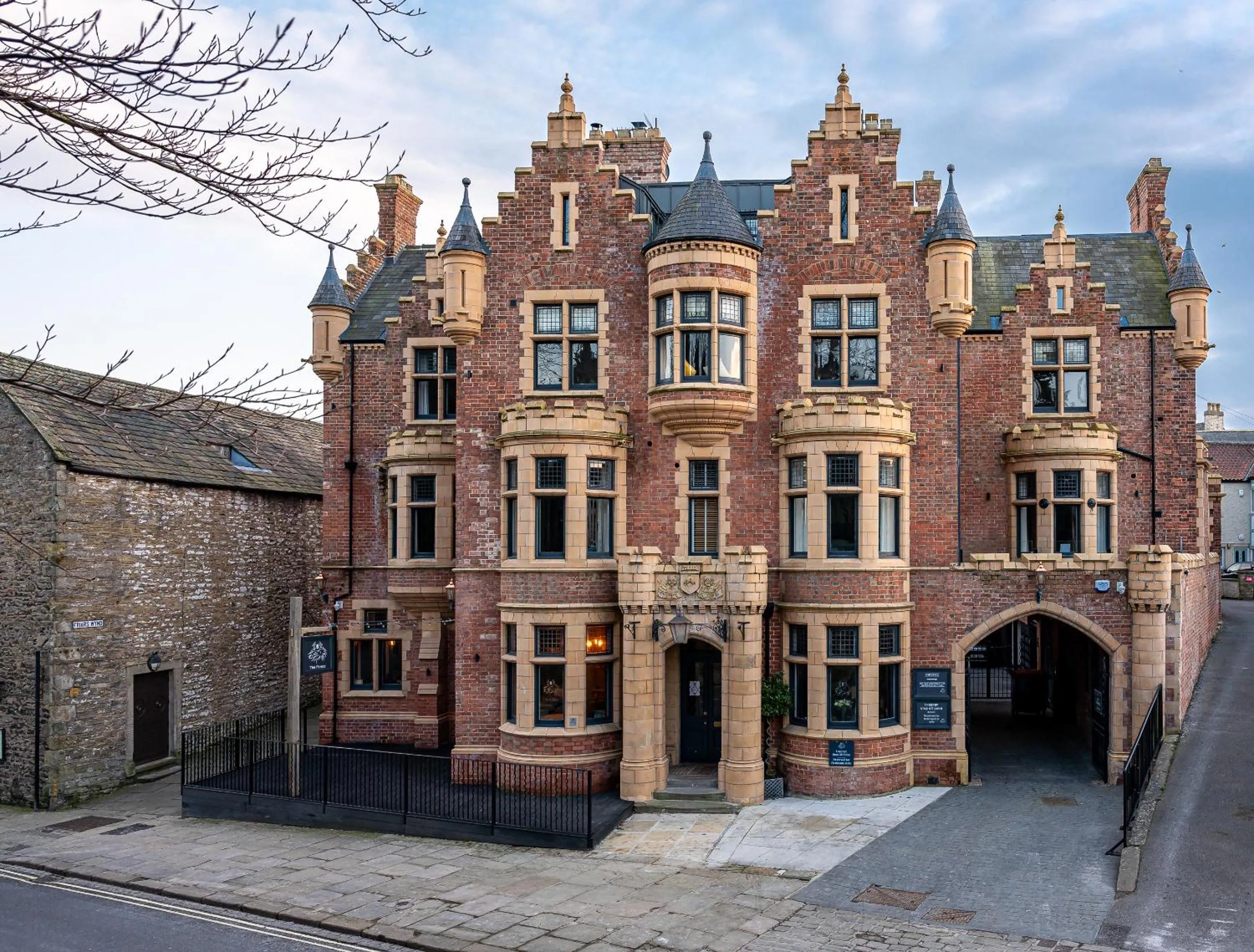 Property building in The Fleece Hotel Richmond