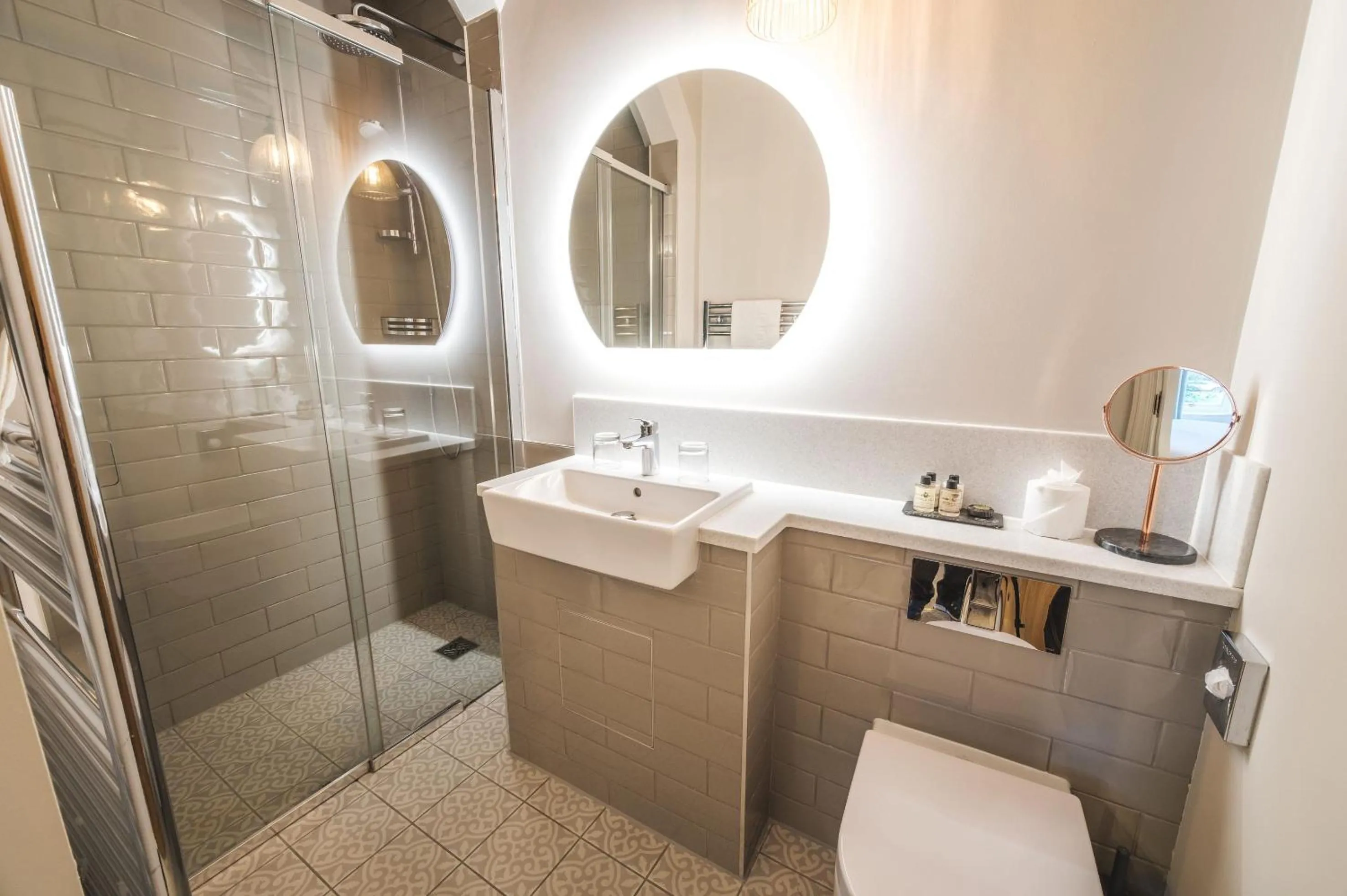 Shower in The Fleece Hotel Richmond