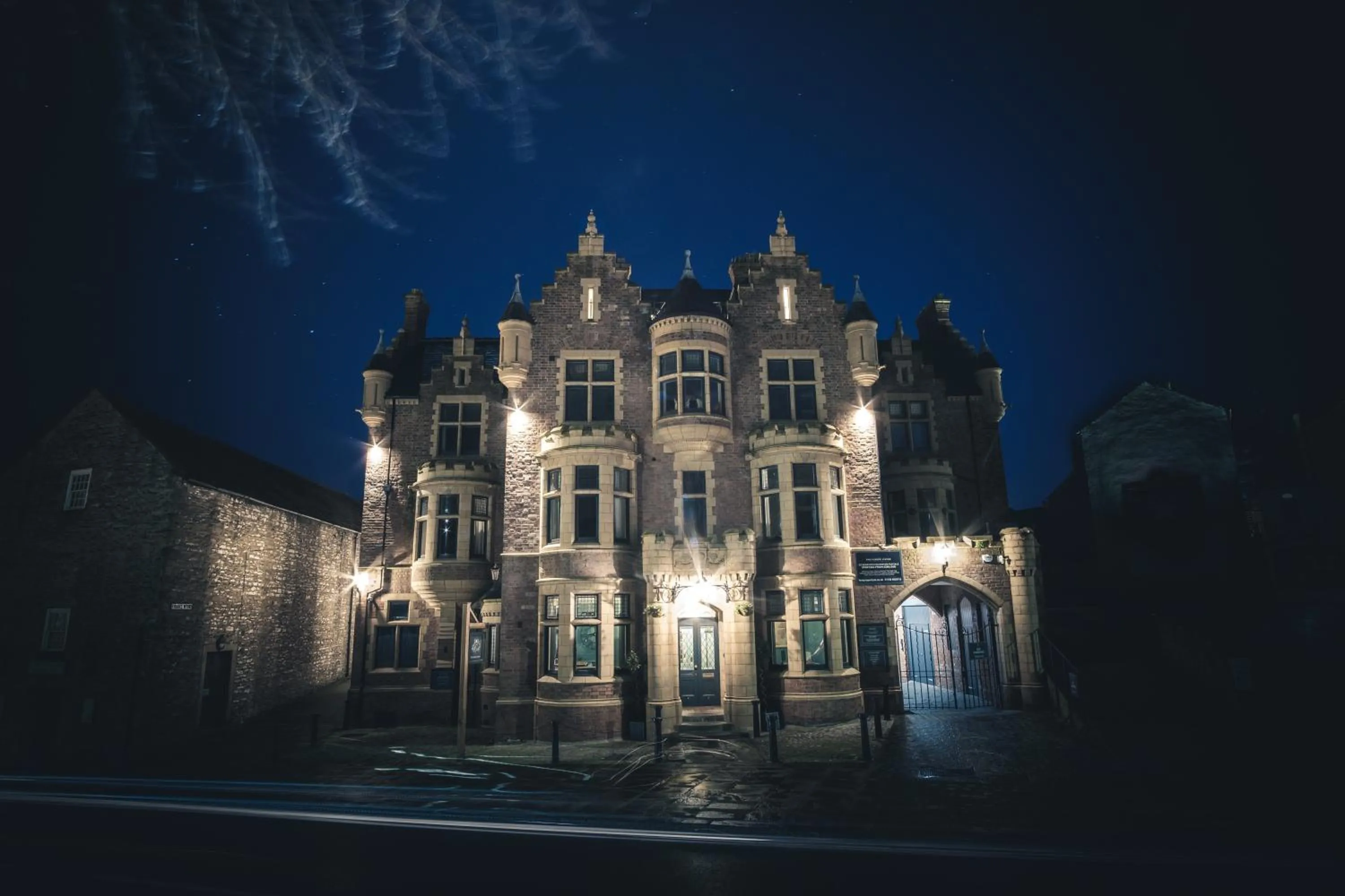 Property building in The Fleece Hotel Richmond