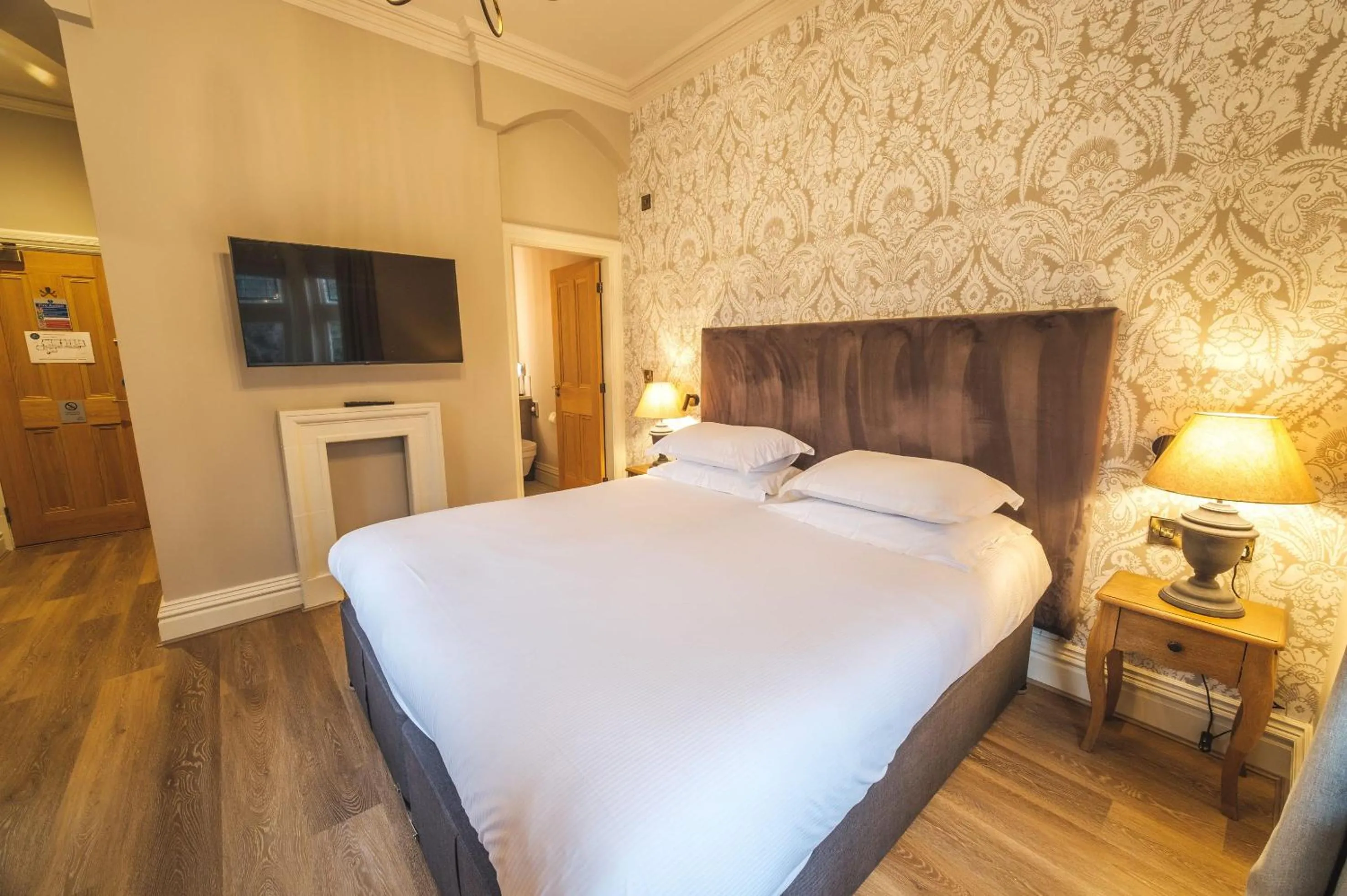 Bed in The Fleece Hotel Richmond