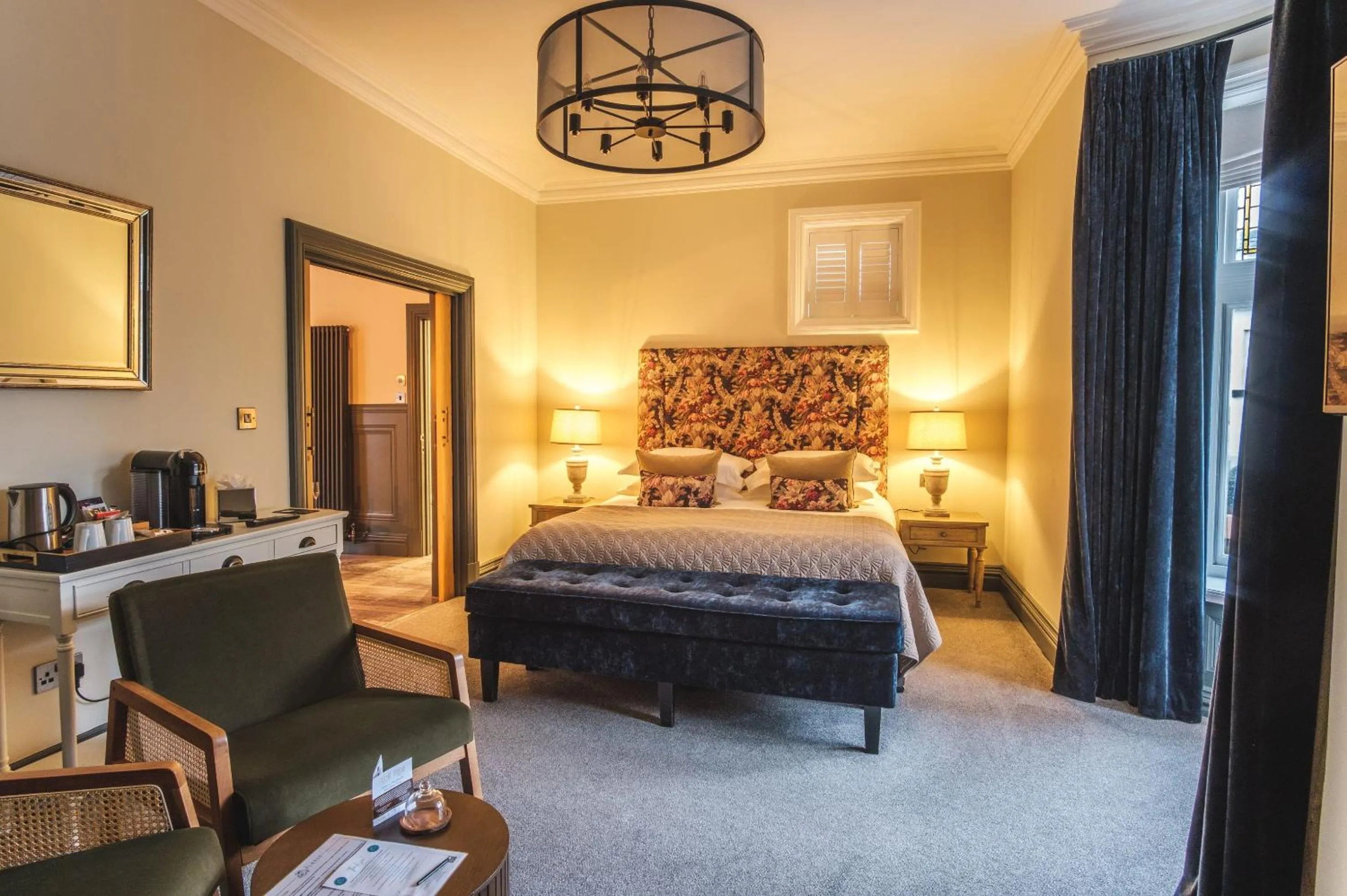 Seating area, Bed in The Fleece Hotel Richmond