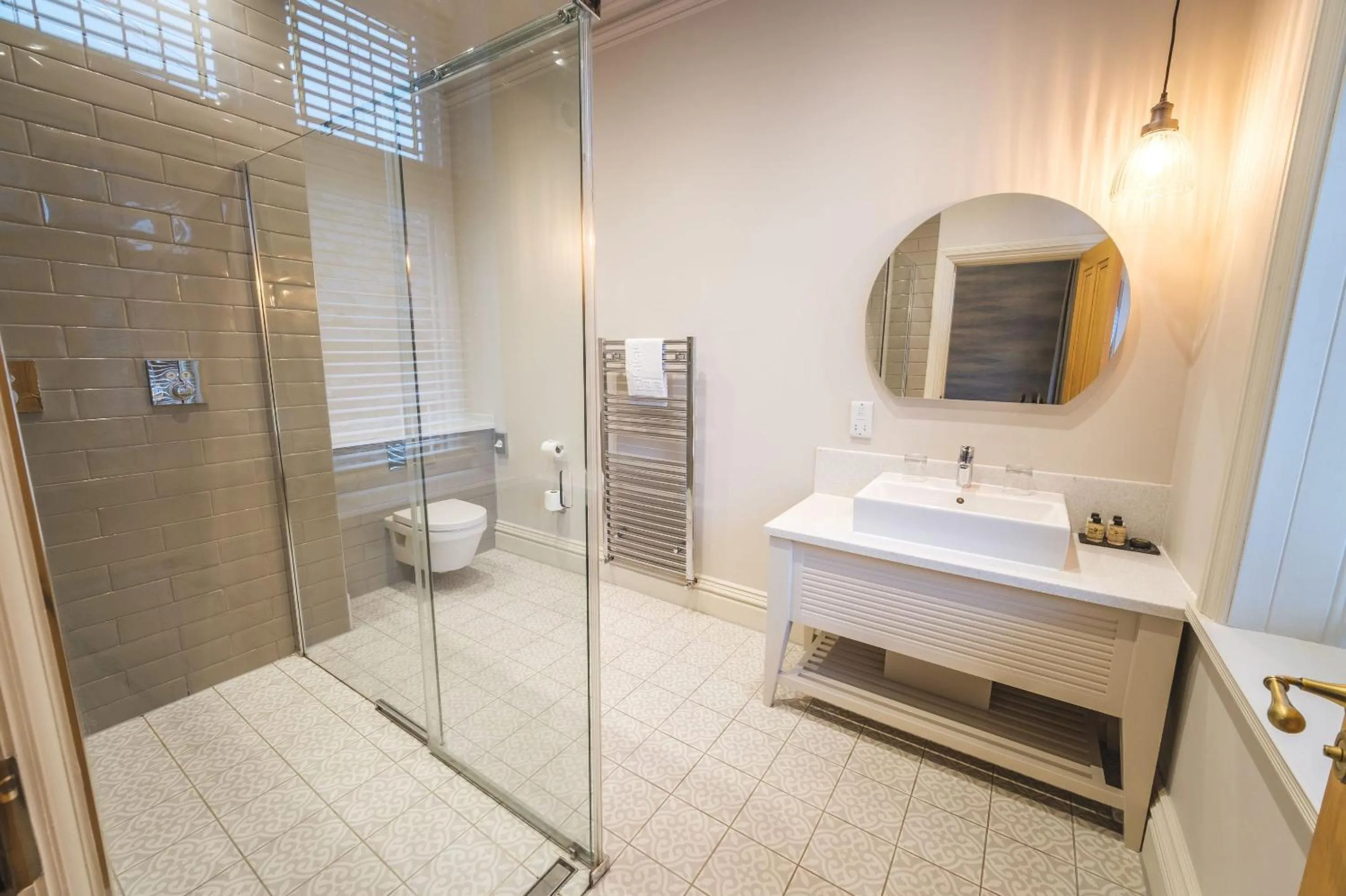 Shower in The Fleece Hotel Richmond