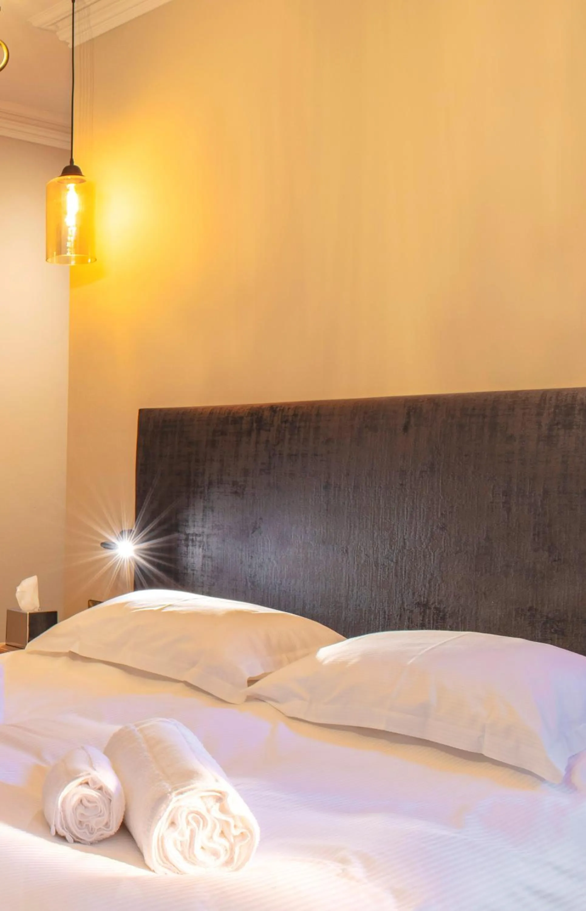 Bed in The Fleece Hotel Richmond