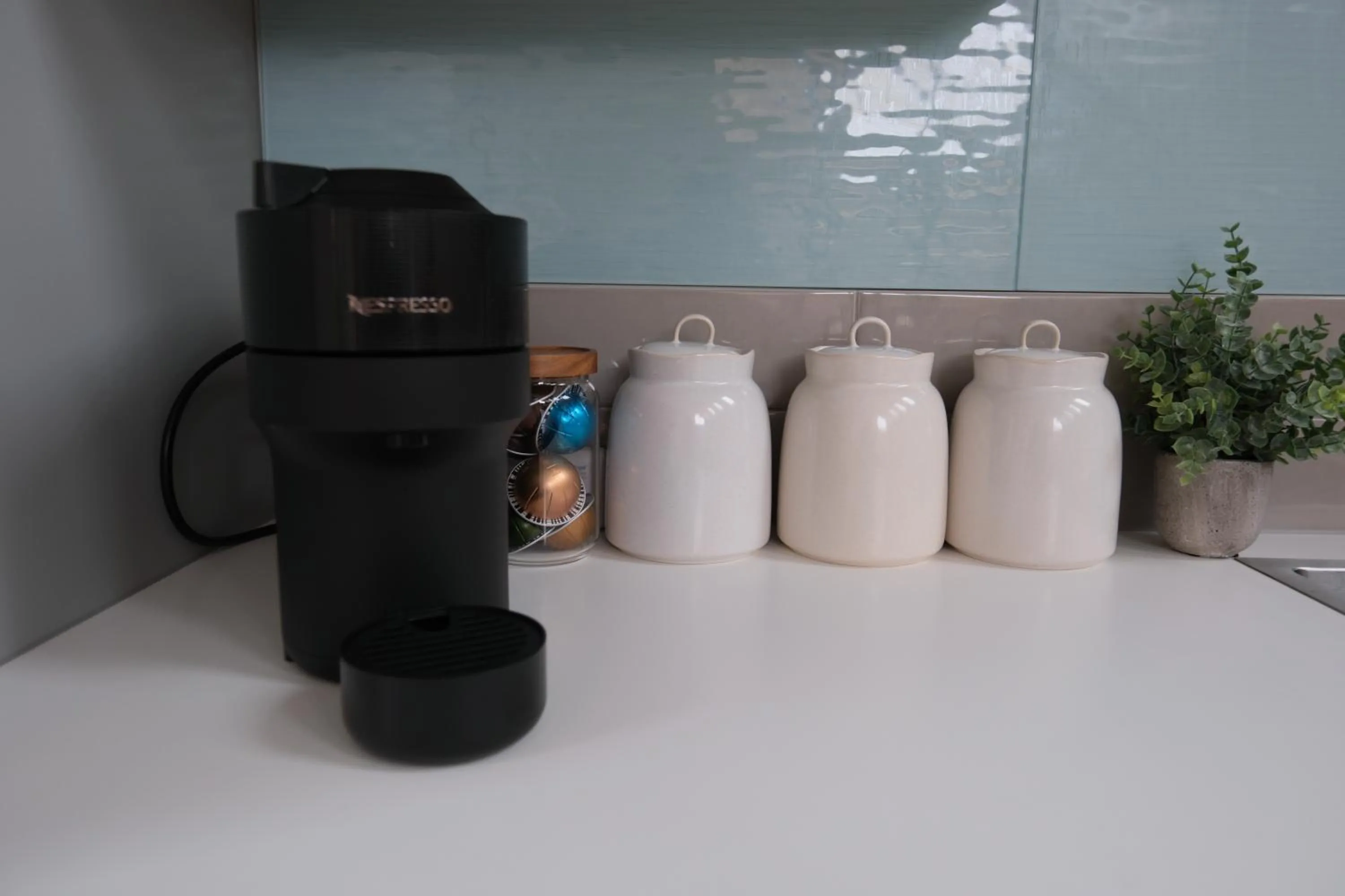 Coffee/tea facilities in The Fleece Hotel Richmond