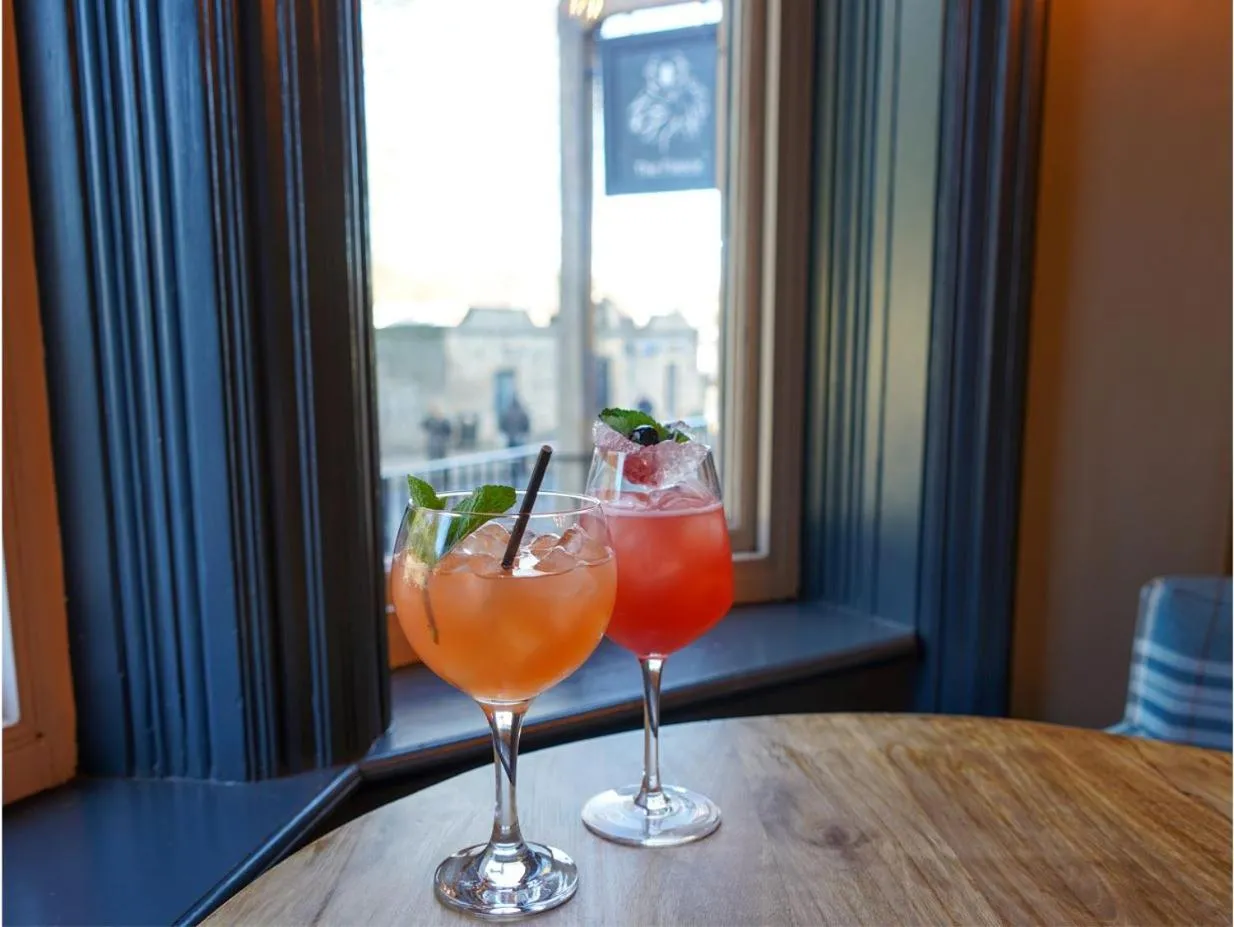 Drinks in The Fleece Hotel Richmond