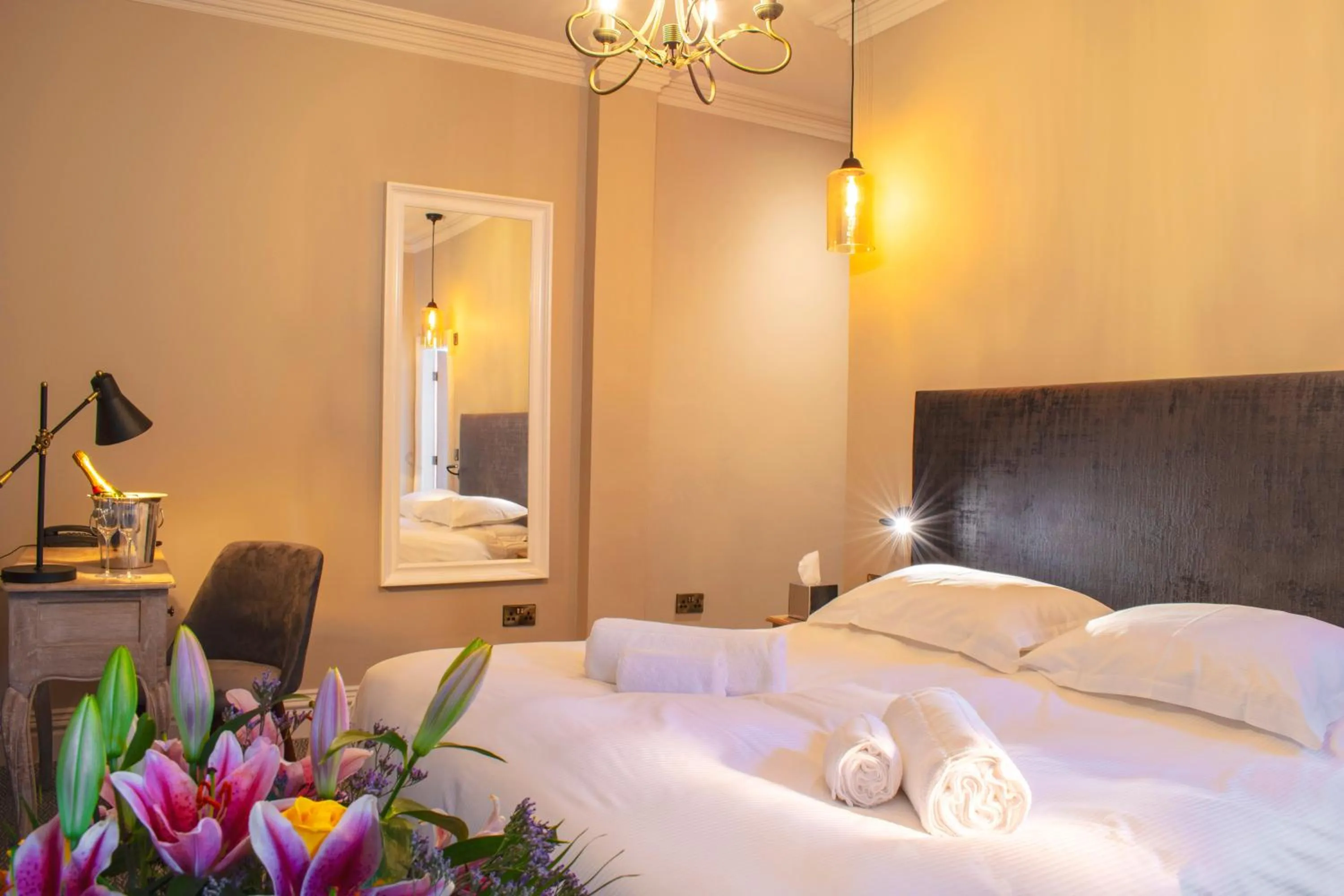 Bedroom, Bed in The Fleece Hotel Richmond