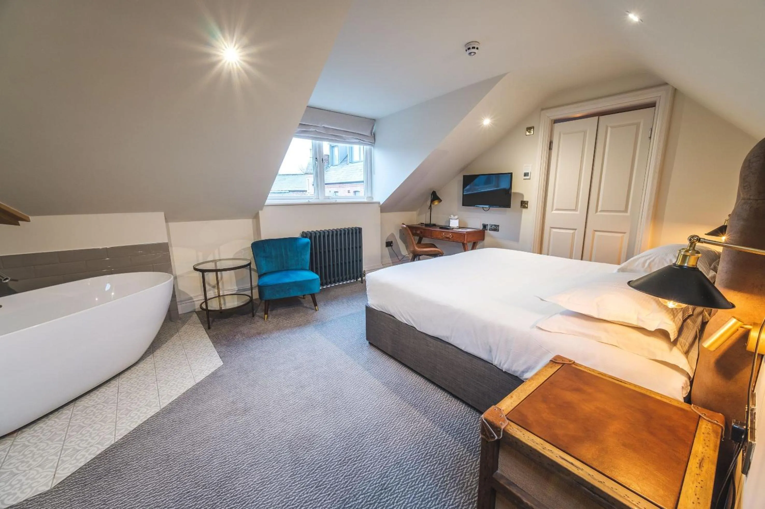 Bed in The Fleece Hotel Richmond