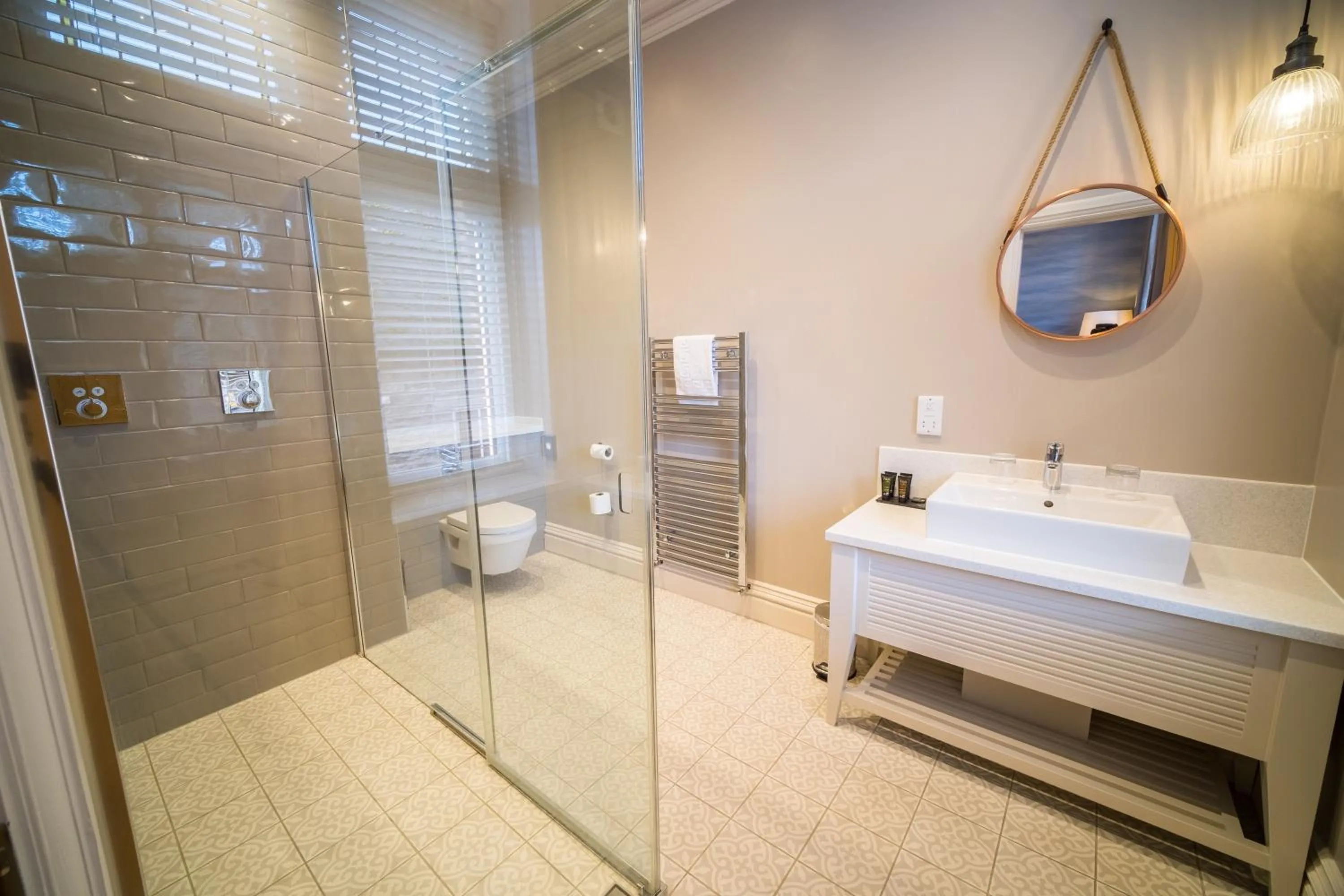 Shower in The Fleece Hotel Richmond