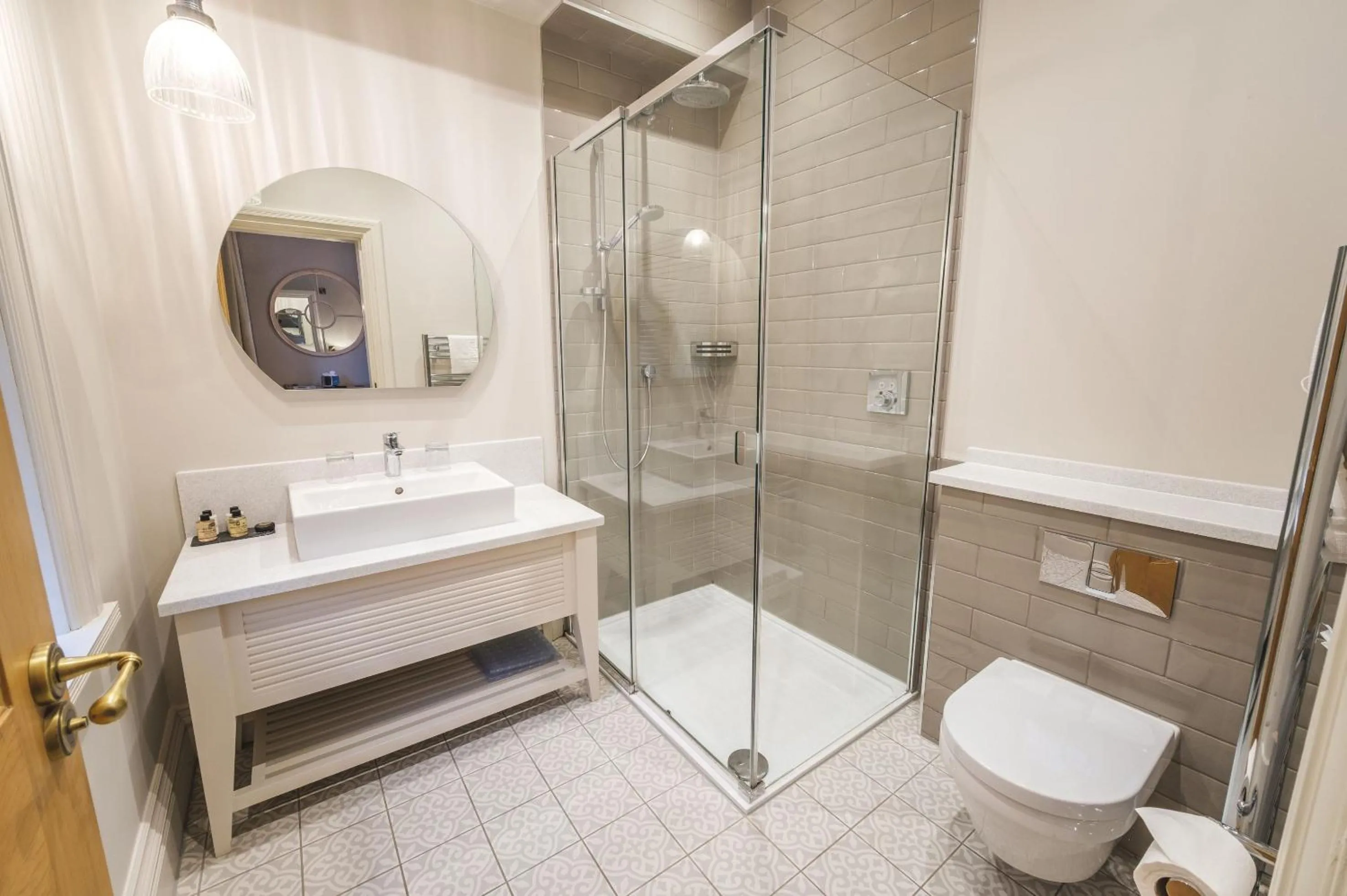 Shower in The Fleece Hotel Richmond